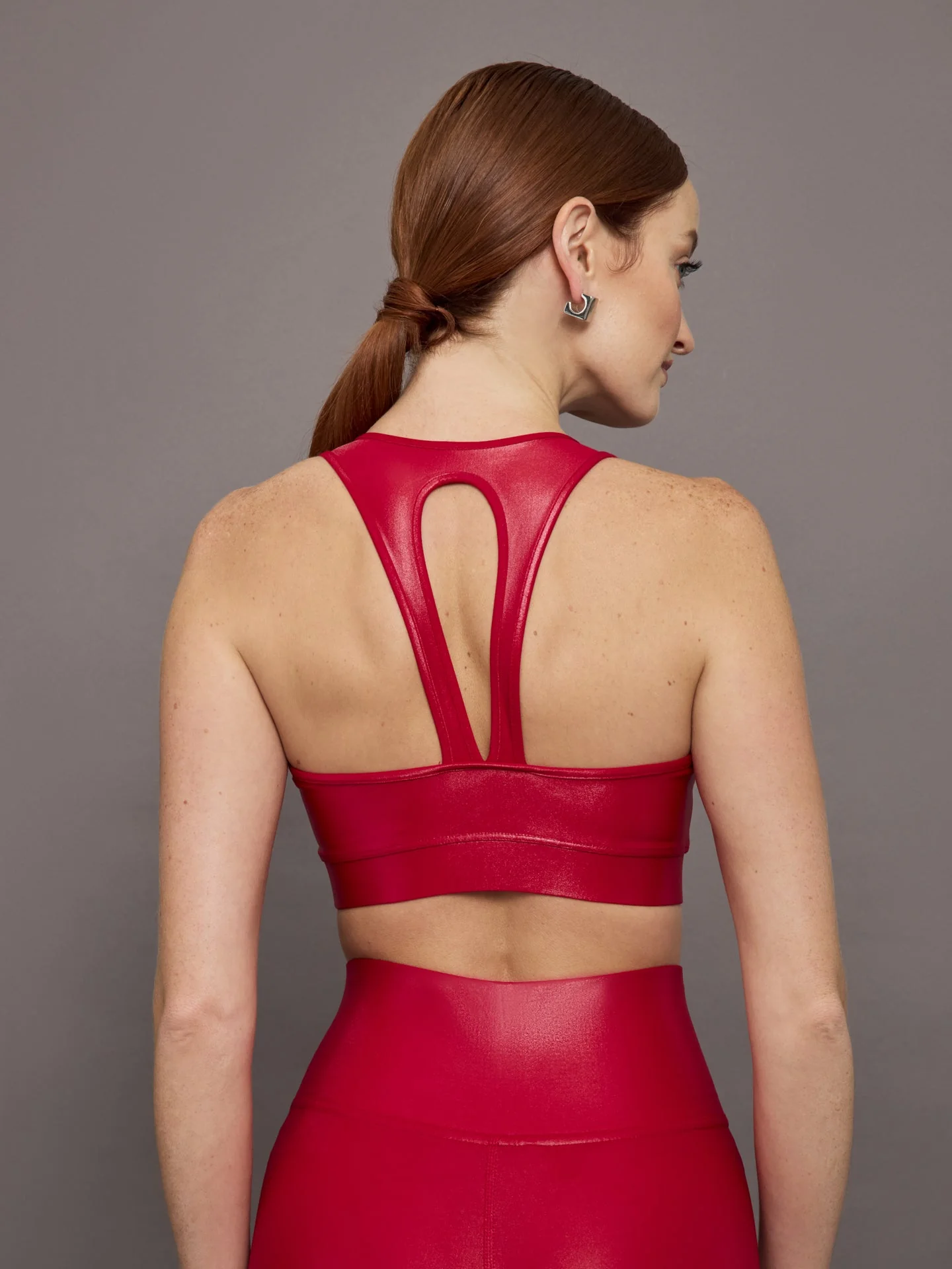 Carbon38 | Action Bra 2.0 in Takara Shine | Crimson Red - Image 3