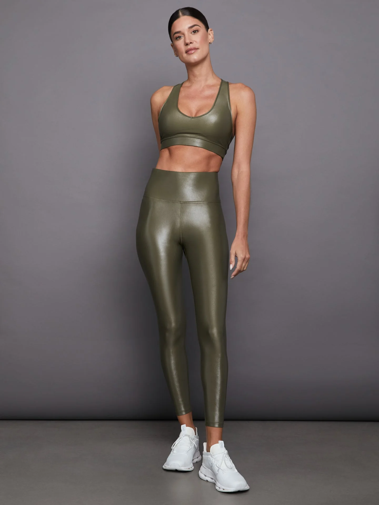 Carbon38 | Action Bra 2.0 in Takara Shine | Olive - Image 2
