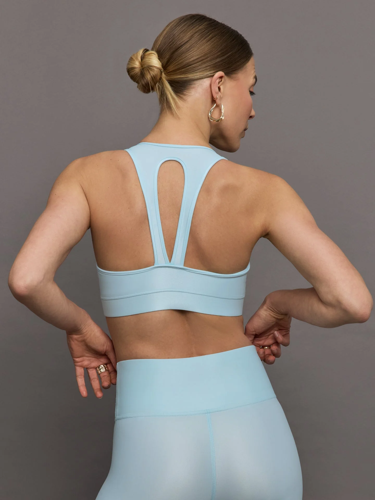 Carbon38 | Action Bra 2.0 in Takara Shine | Sky Blue - Image 4