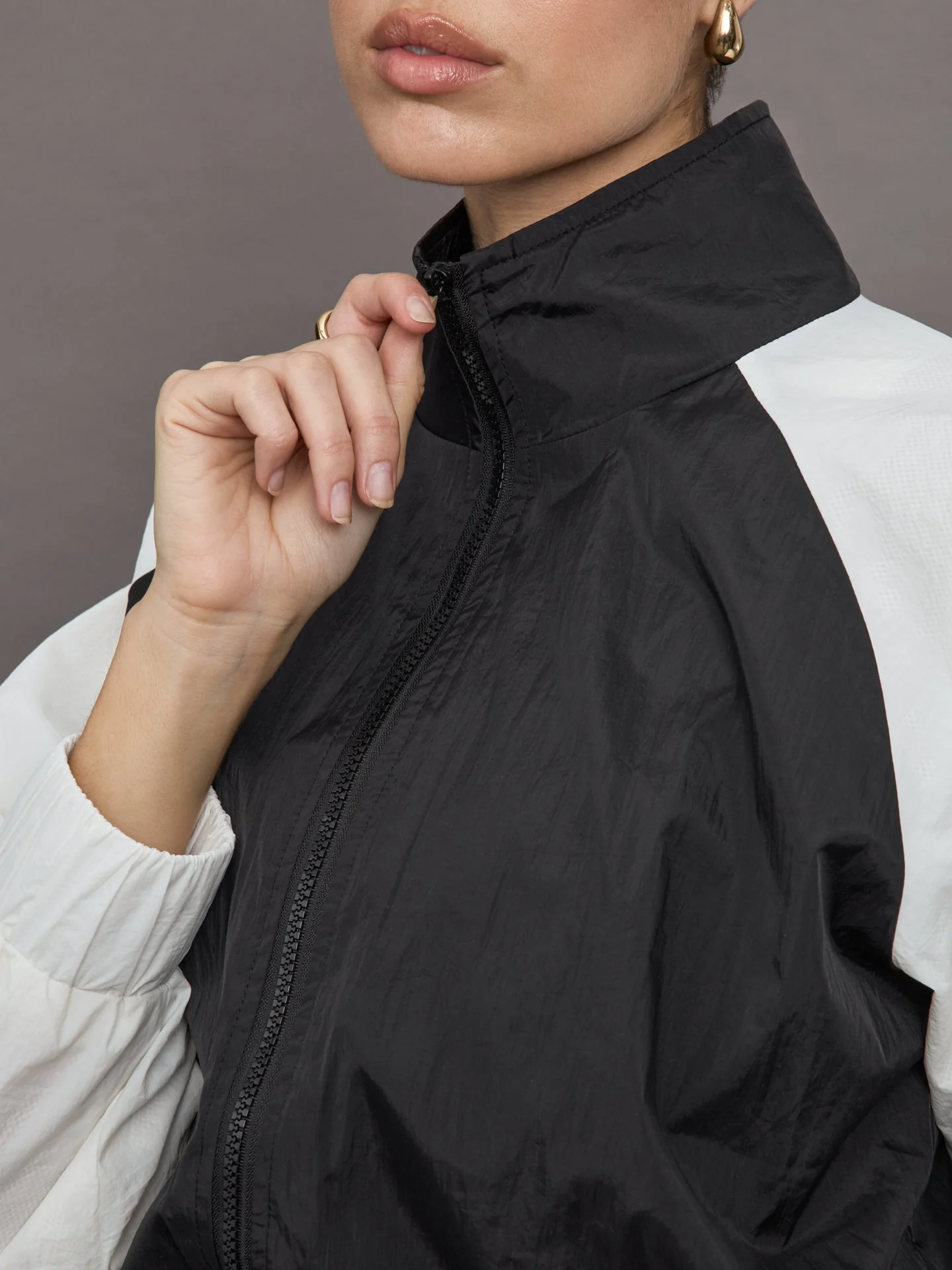 Carbon38 | Colorblock Windbreaker | Black/Cloud Dancer - Image 5