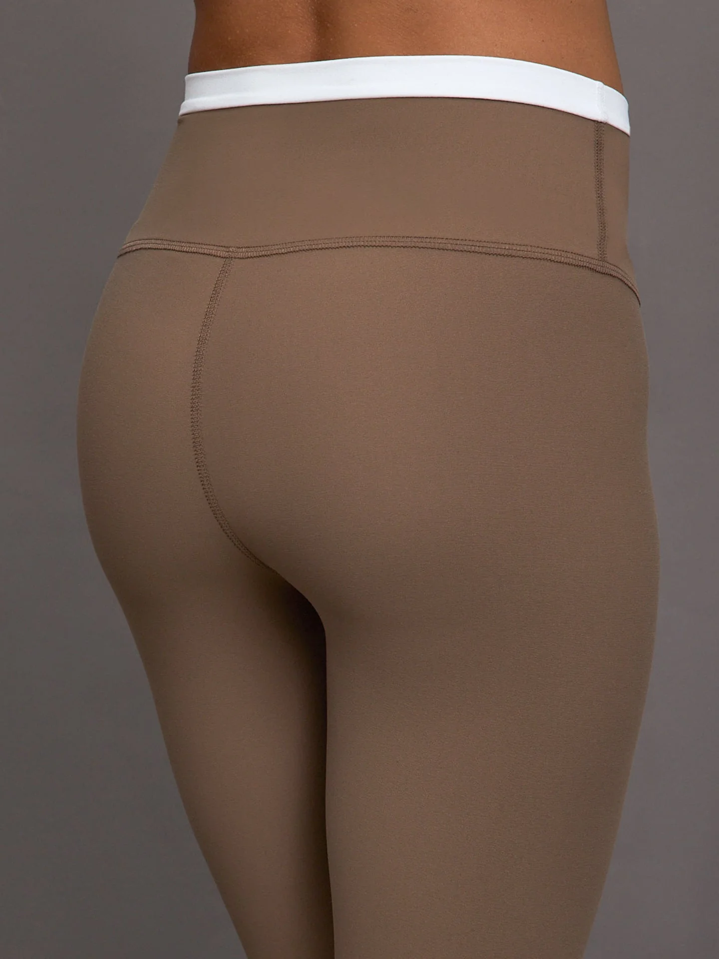 Carbon38 | Contrast Waistband Legging in Melt | Caribou/White - Image 5