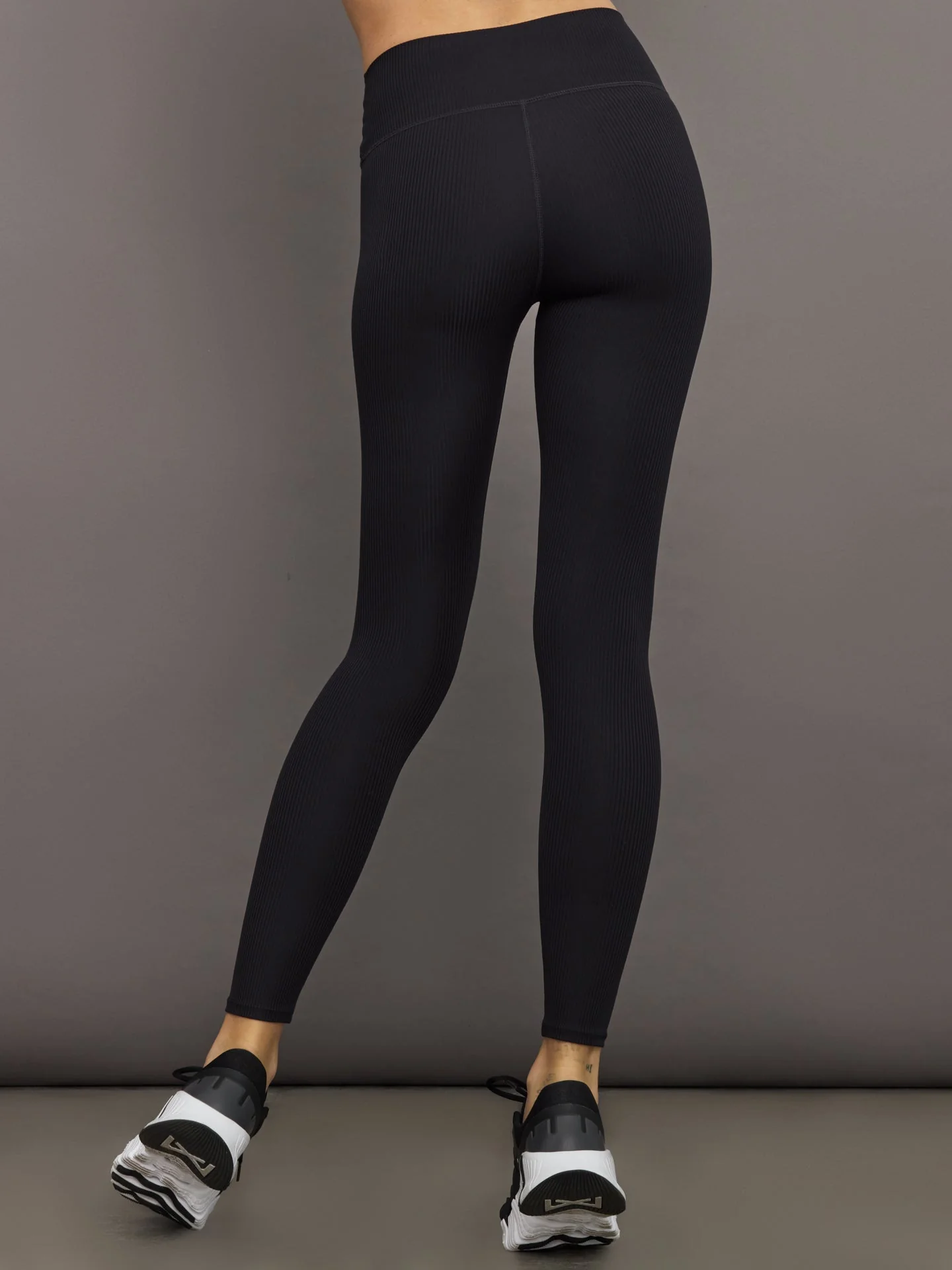 High Rise Legging in Ribbed Melt | Black - Image 5