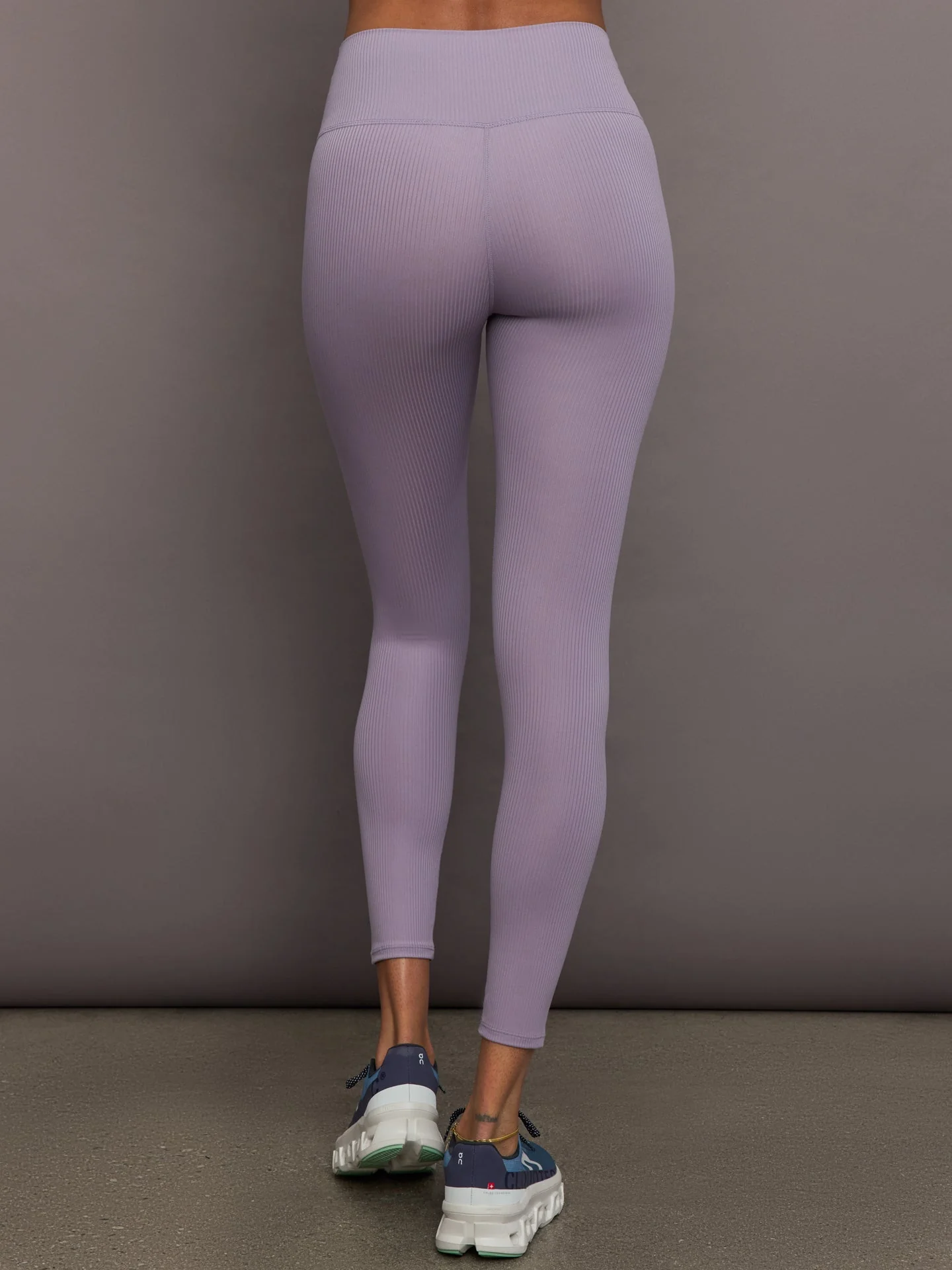 Carbon38 | High Rise Legging in Ribbed Melt | Lavender Grey - Image 3
