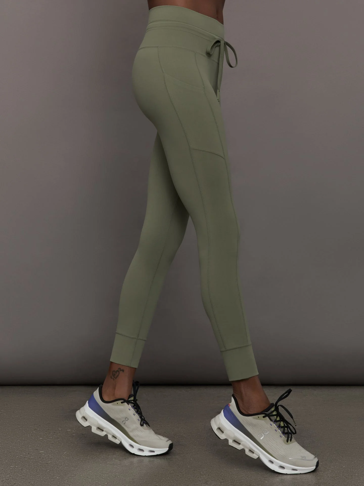 High Rise Sport Pocket Legging in Melt | Moss - Image 3