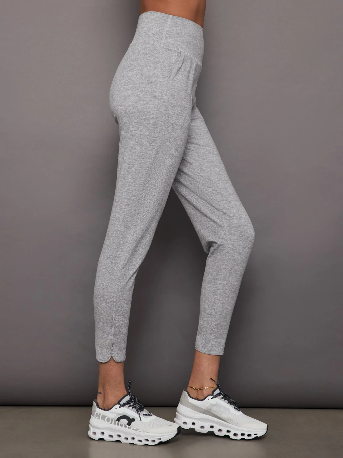 Carbon38 | Jogger in Heather Melt | Silver Heather - Image 3