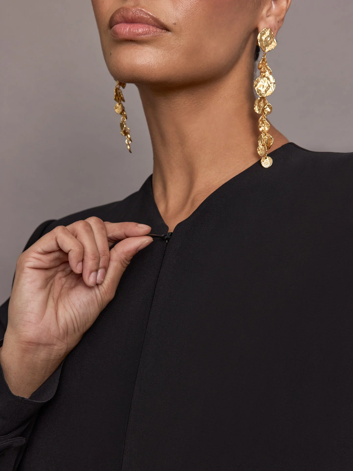 Norma Kamali | Long Sleeve Shoulder Pad V Neck Zip Front Jacket | Black - Image 5