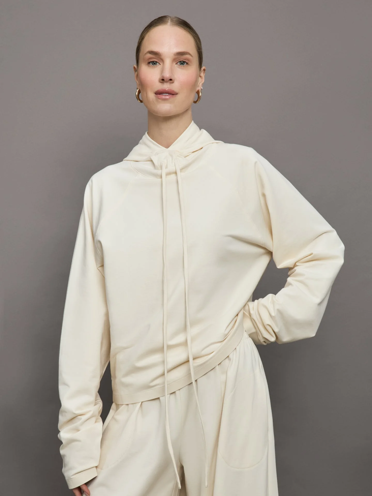 Norma Kamali | Oversized Raglan Sleeve Hooded Top | Cream