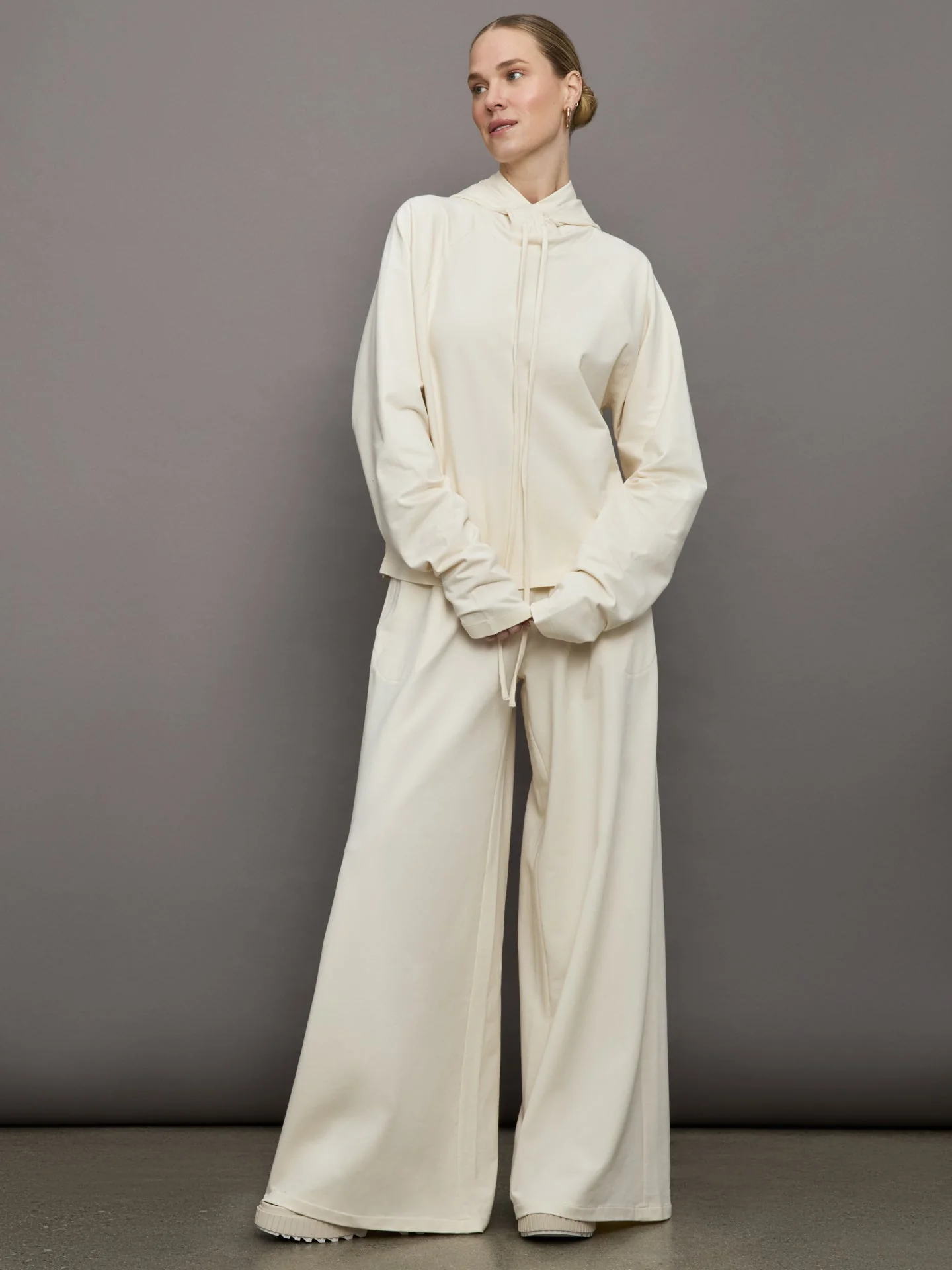 Norma Kamali | Oversized Raglan Sleeve Hooded Top | Cream - Image 2