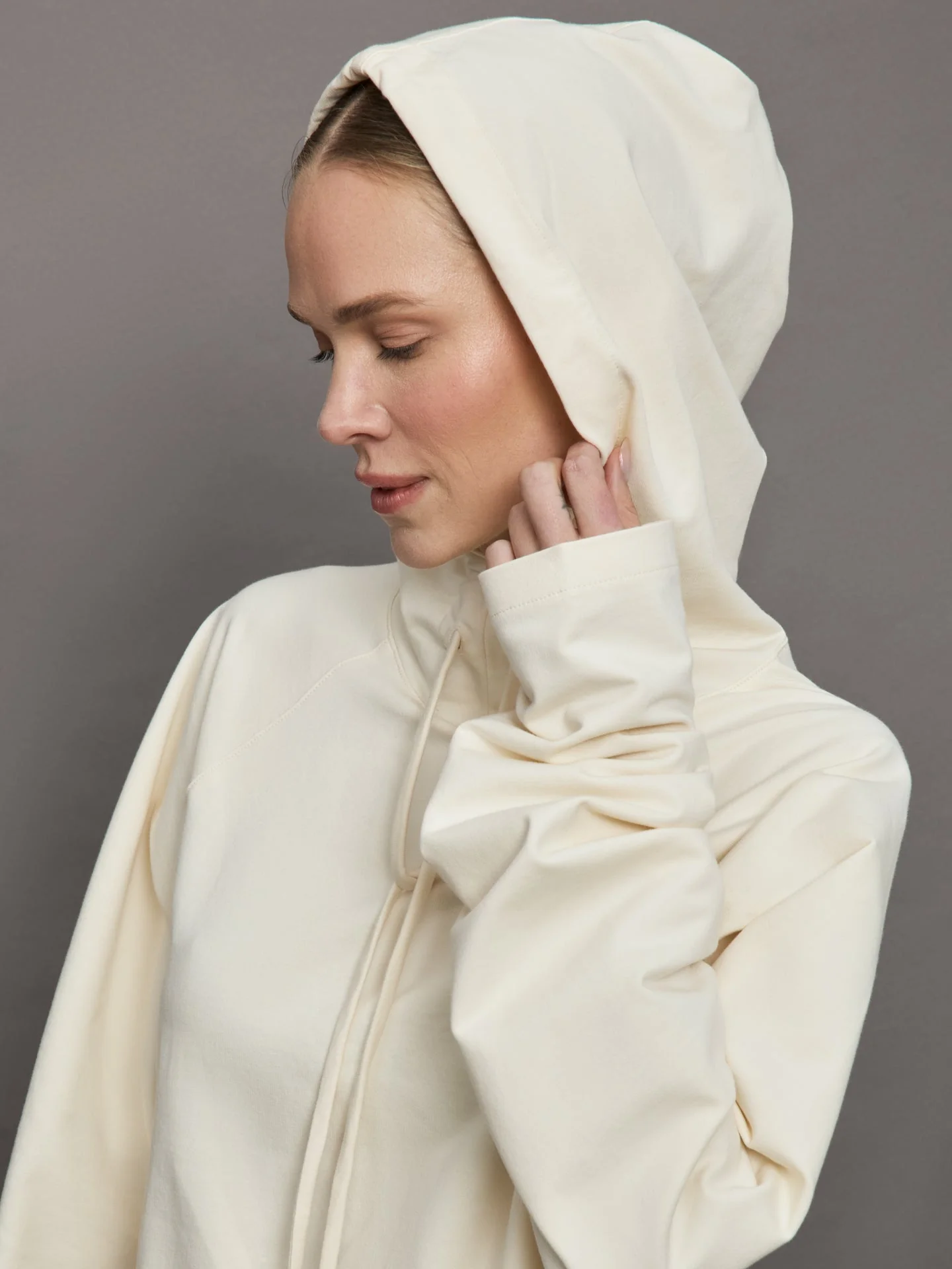 Norma Kamali | Oversized Raglan Sleeve Hooded Top | Cream - Image 5