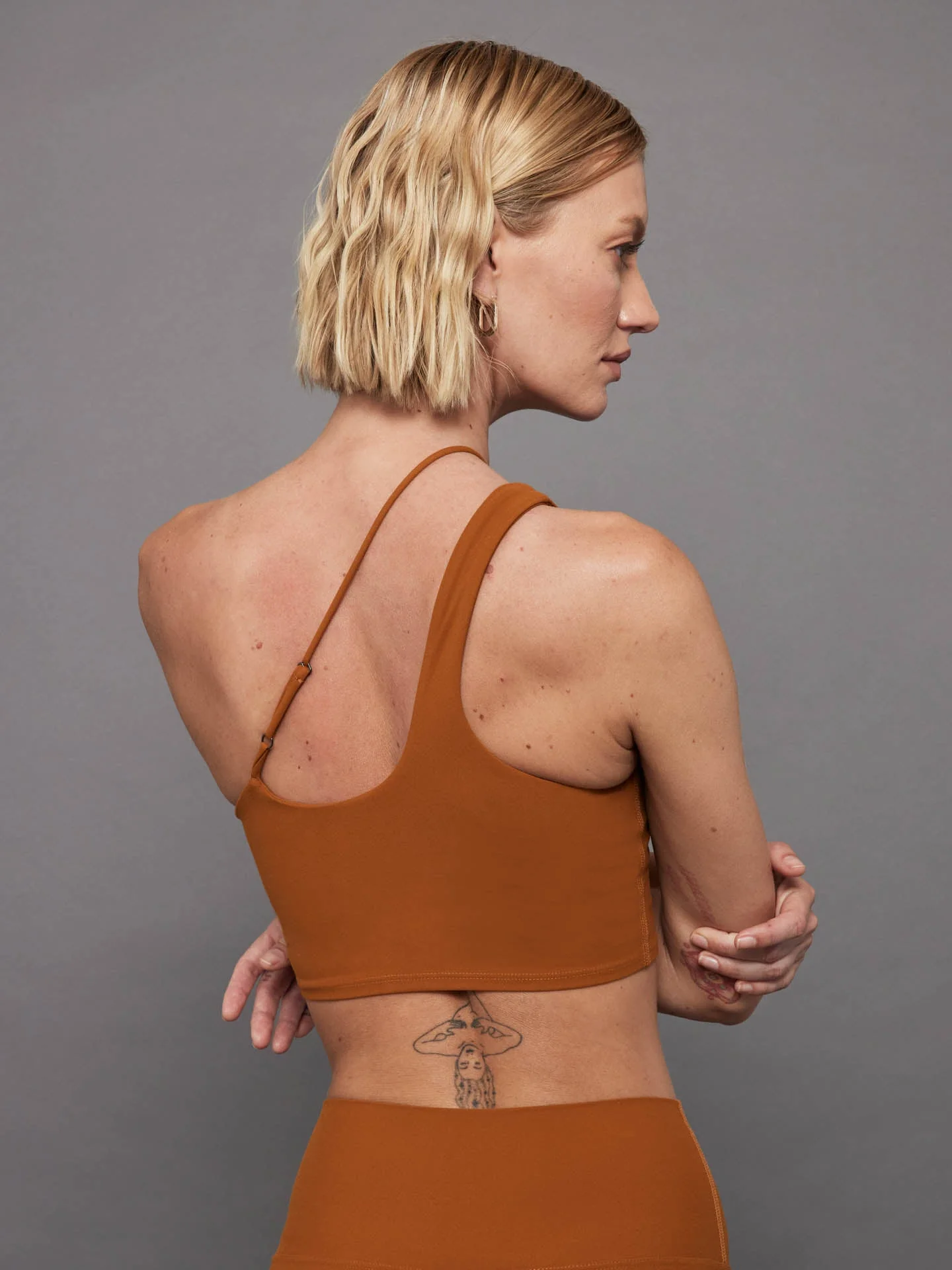 Carbon38 | One Shoulder Convertible Bra Top in Melt | Caramel Cafe - Image 2