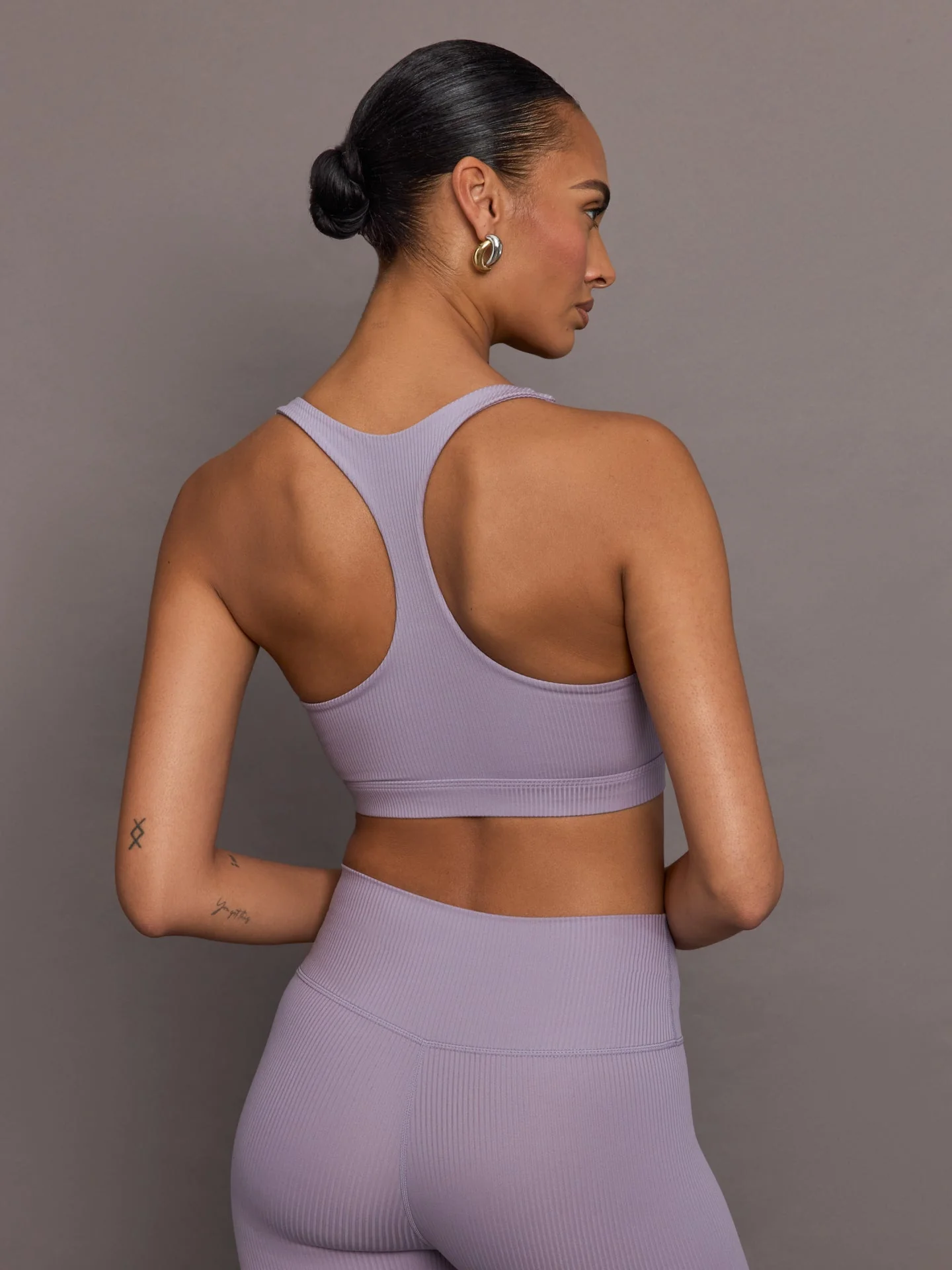 Carbon38 | Racerback Bra in Ribbed Melt | Lavender Grey - Image 3