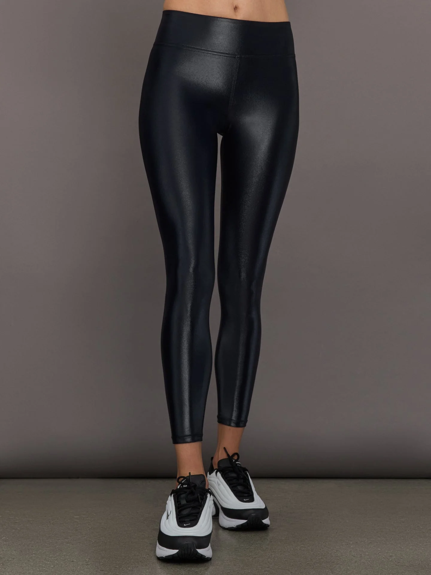 Carbon38 | Regular Rise 7/8 Legging in Takara Shine | Black