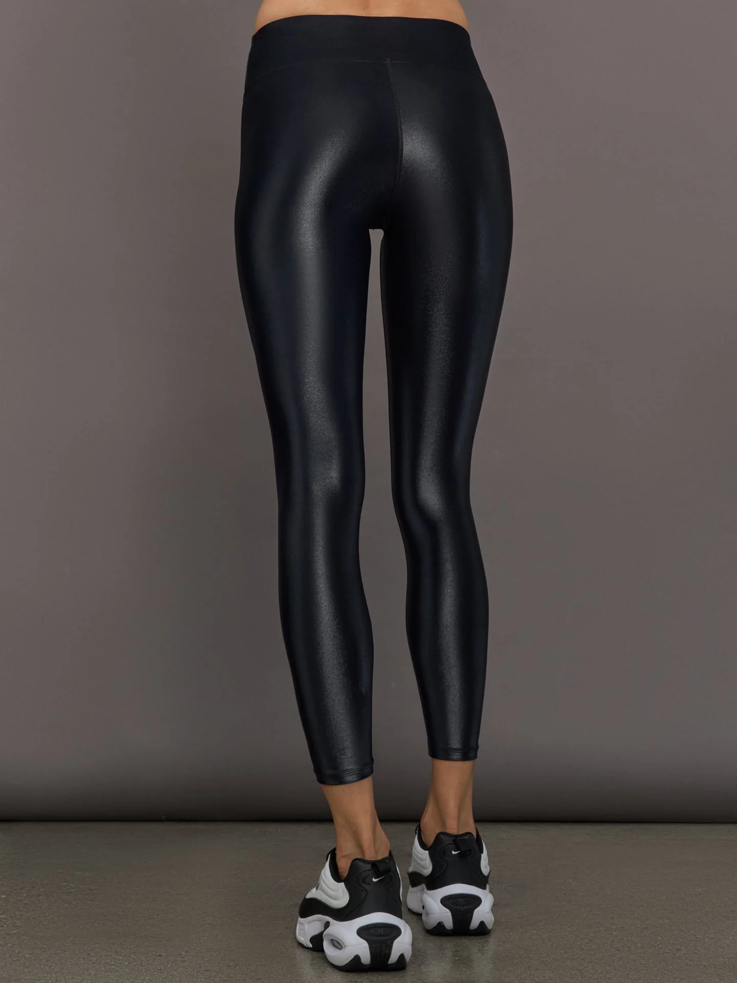 Carbon38 | Regular Rise 7/8 Legging in Takara Shine | Black - Image 5