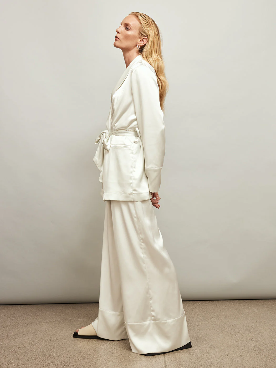 Carbon38 | Satin Smoking Jacket | Ivory - Image 3