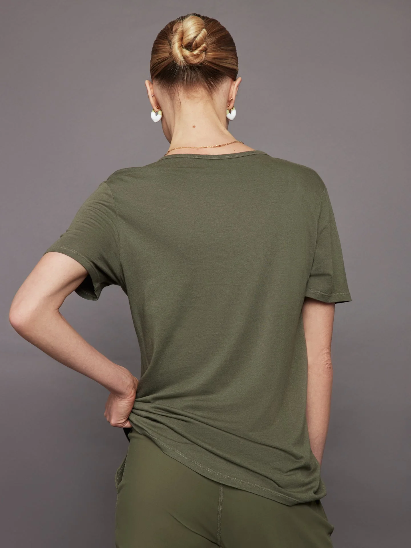 Carbon38 | Short Sleeve Pocket Tee | Olive - Image 2