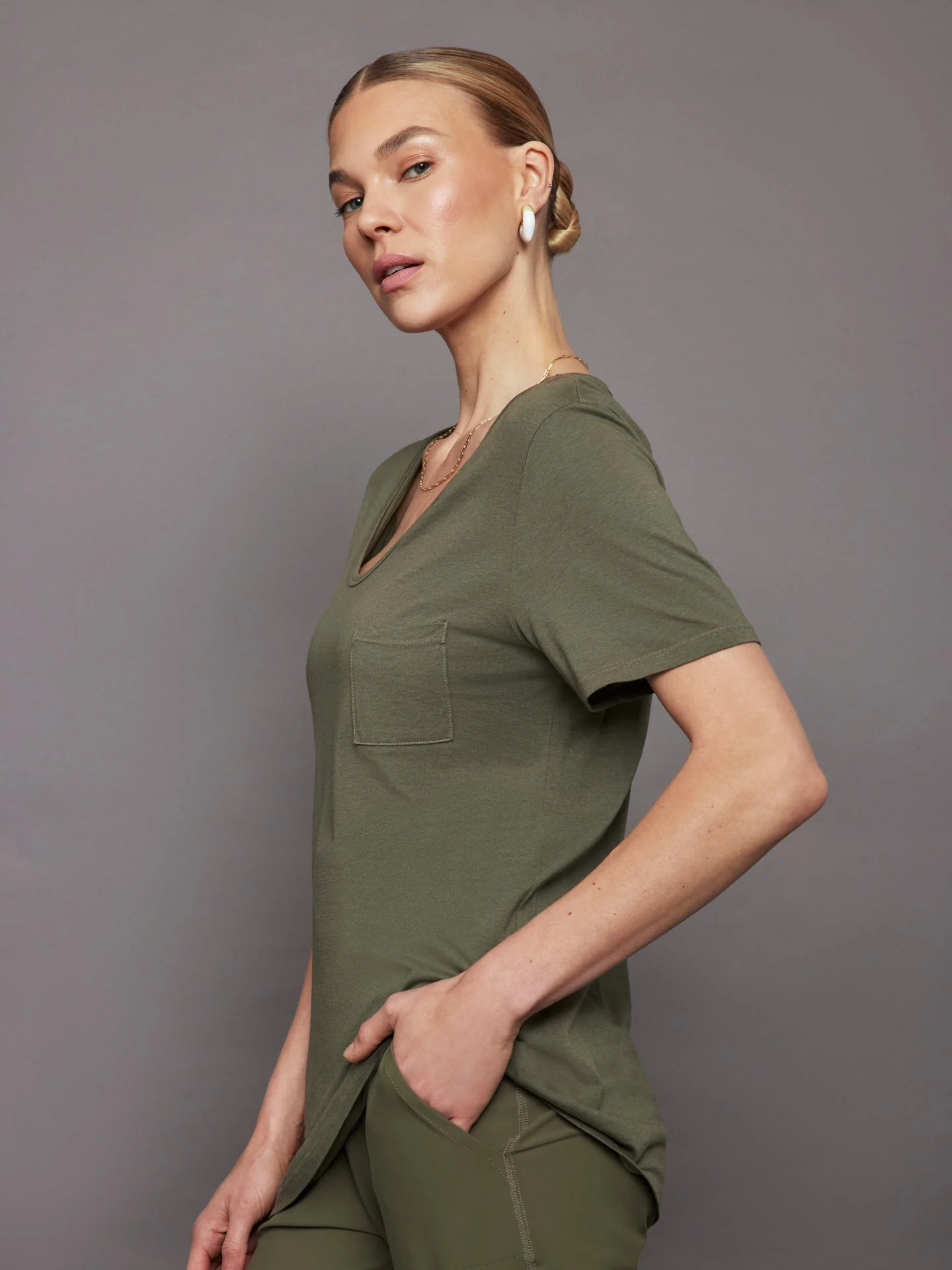Carbon38 | Short Sleeve Pocket Tee | Olive - Image 3