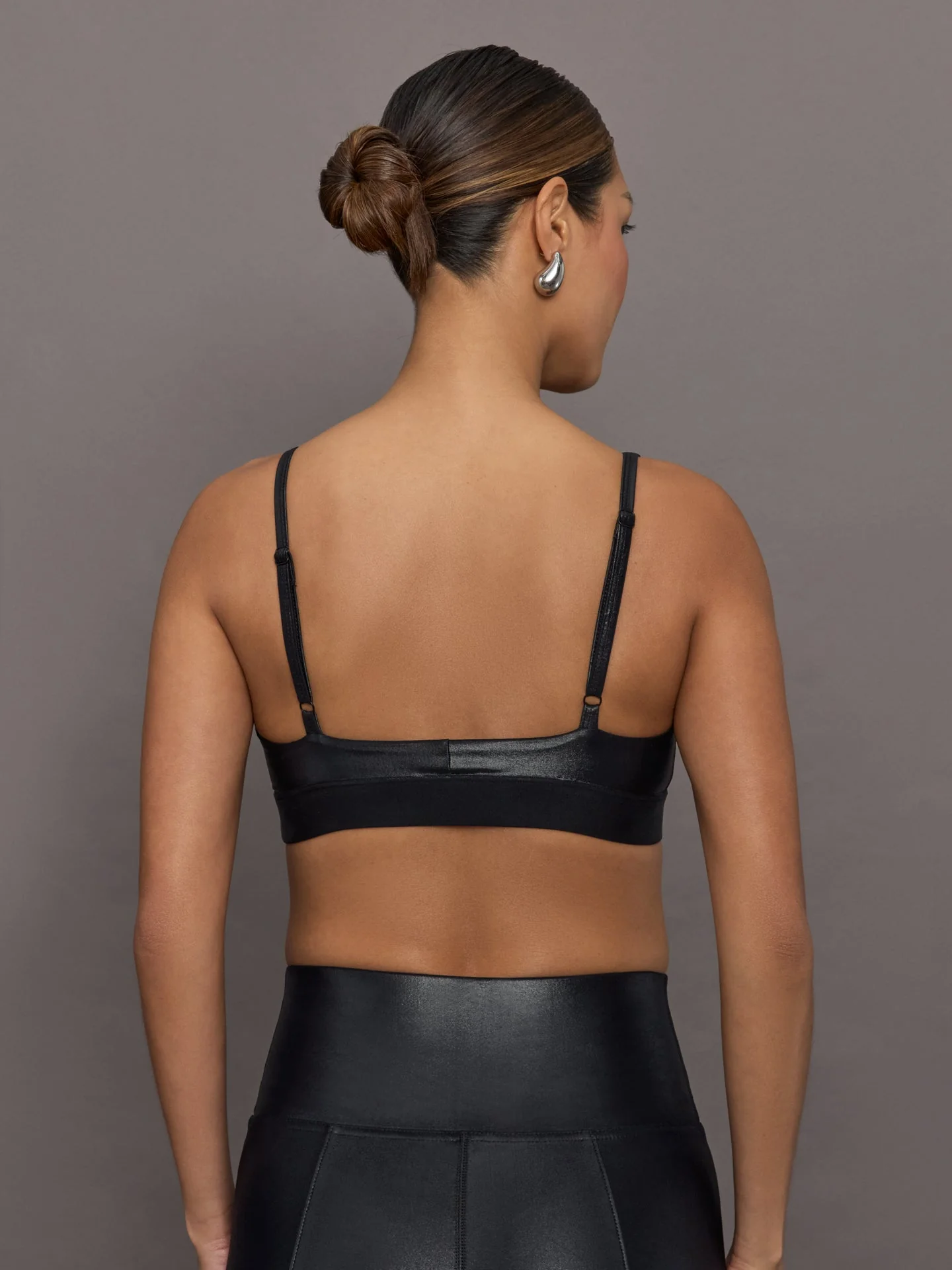 Carbon38 | Soft Sculpt Sports Bra in Takara Shine | Black - Image 5