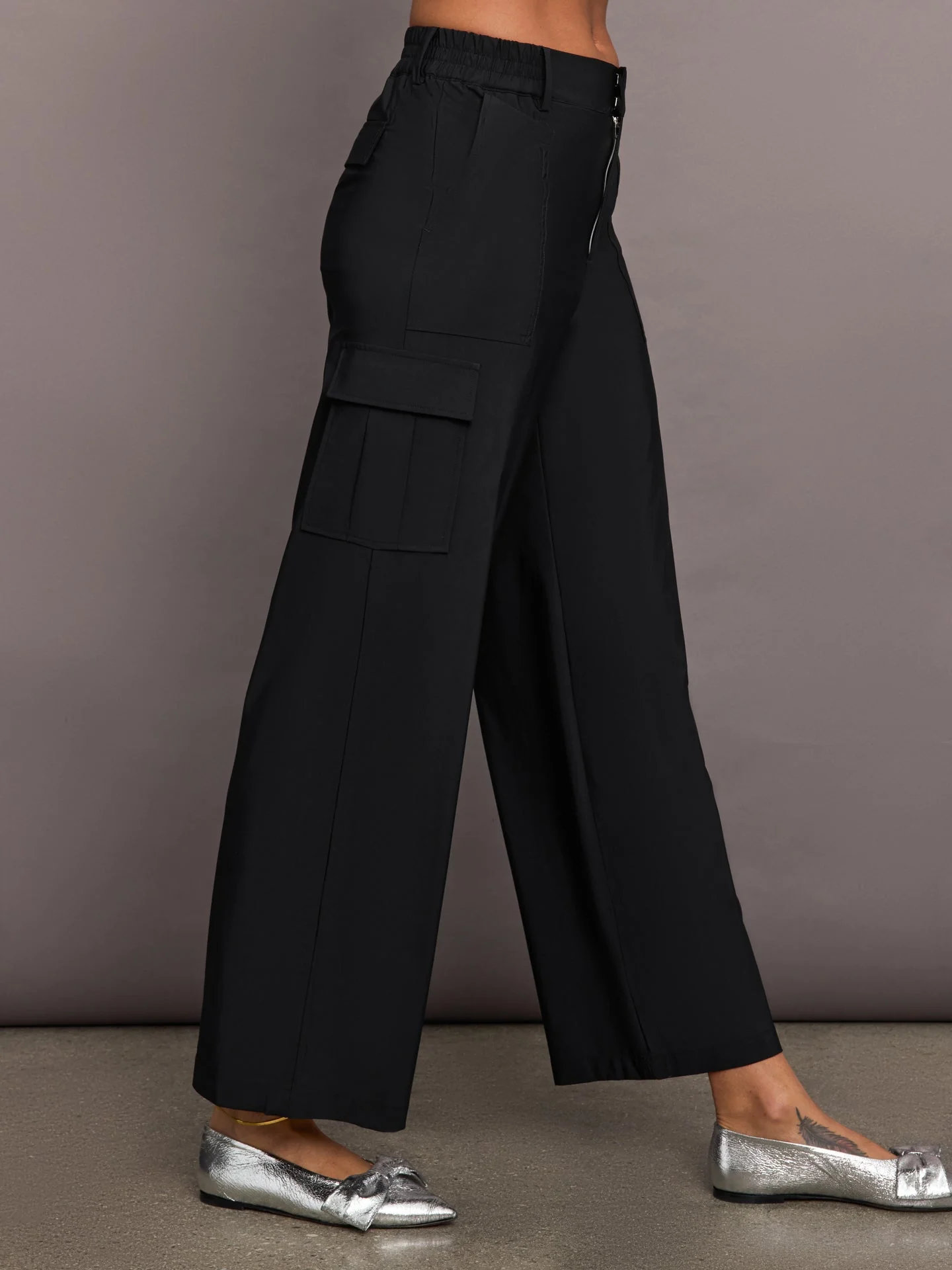 Carbon38 | Stretch Woven Wide Leg Cargo Pant | Black - Image 4