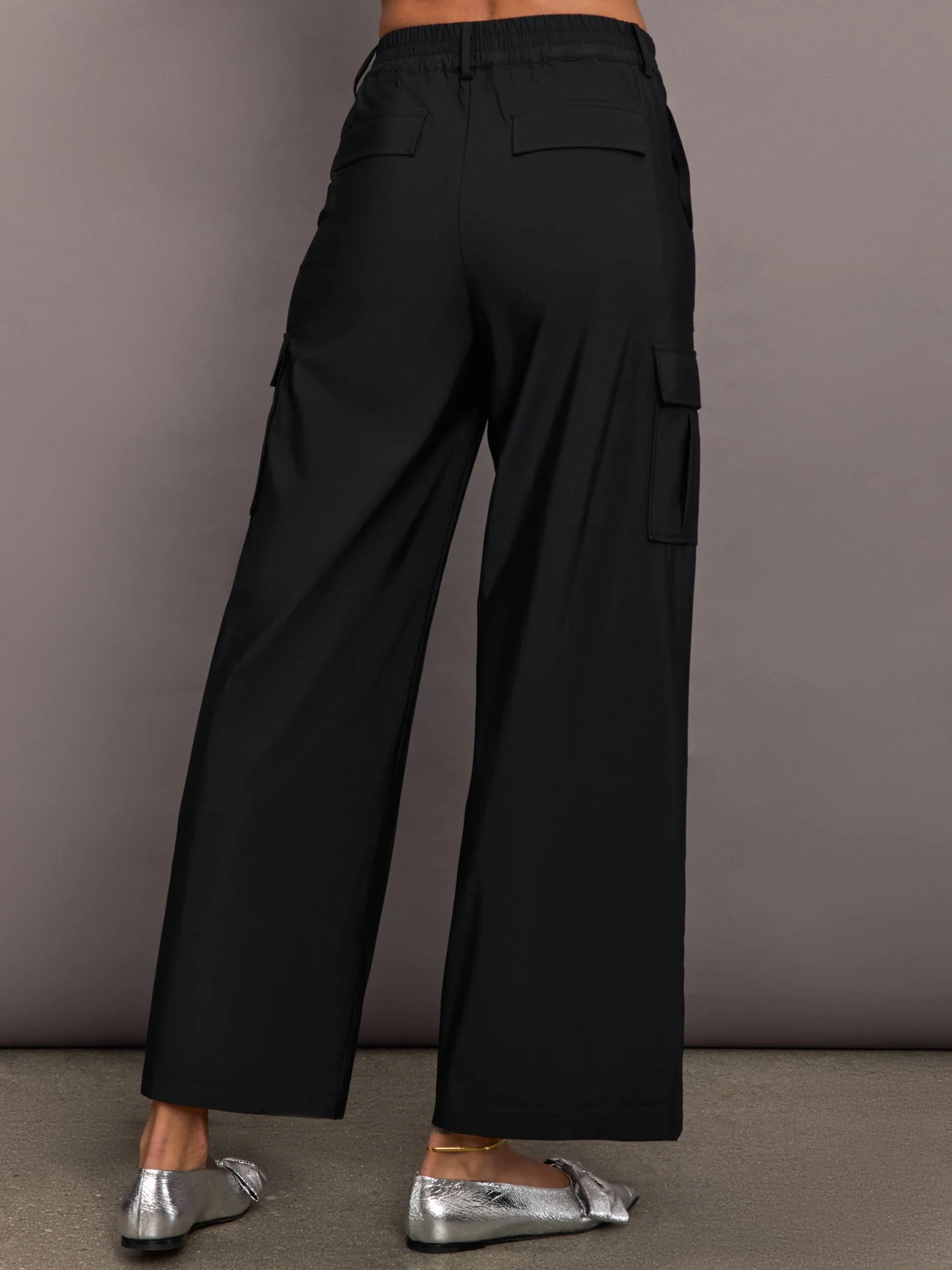 Carbon38 | Stretch Woven Wide Leg Cargo Pant | Black - Image 5