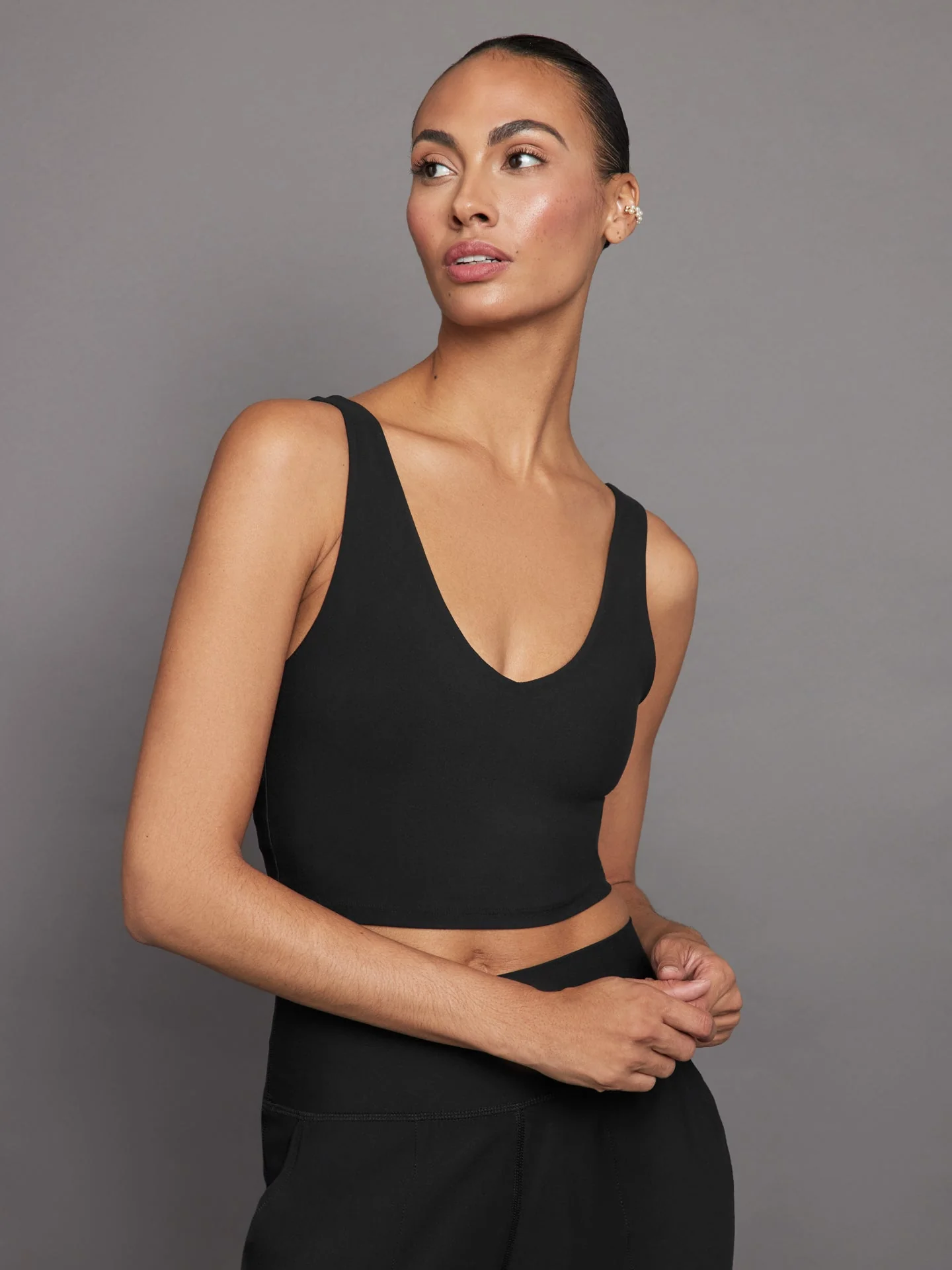 Carbon38 | V-Neck Longline Bra in Melt | Black