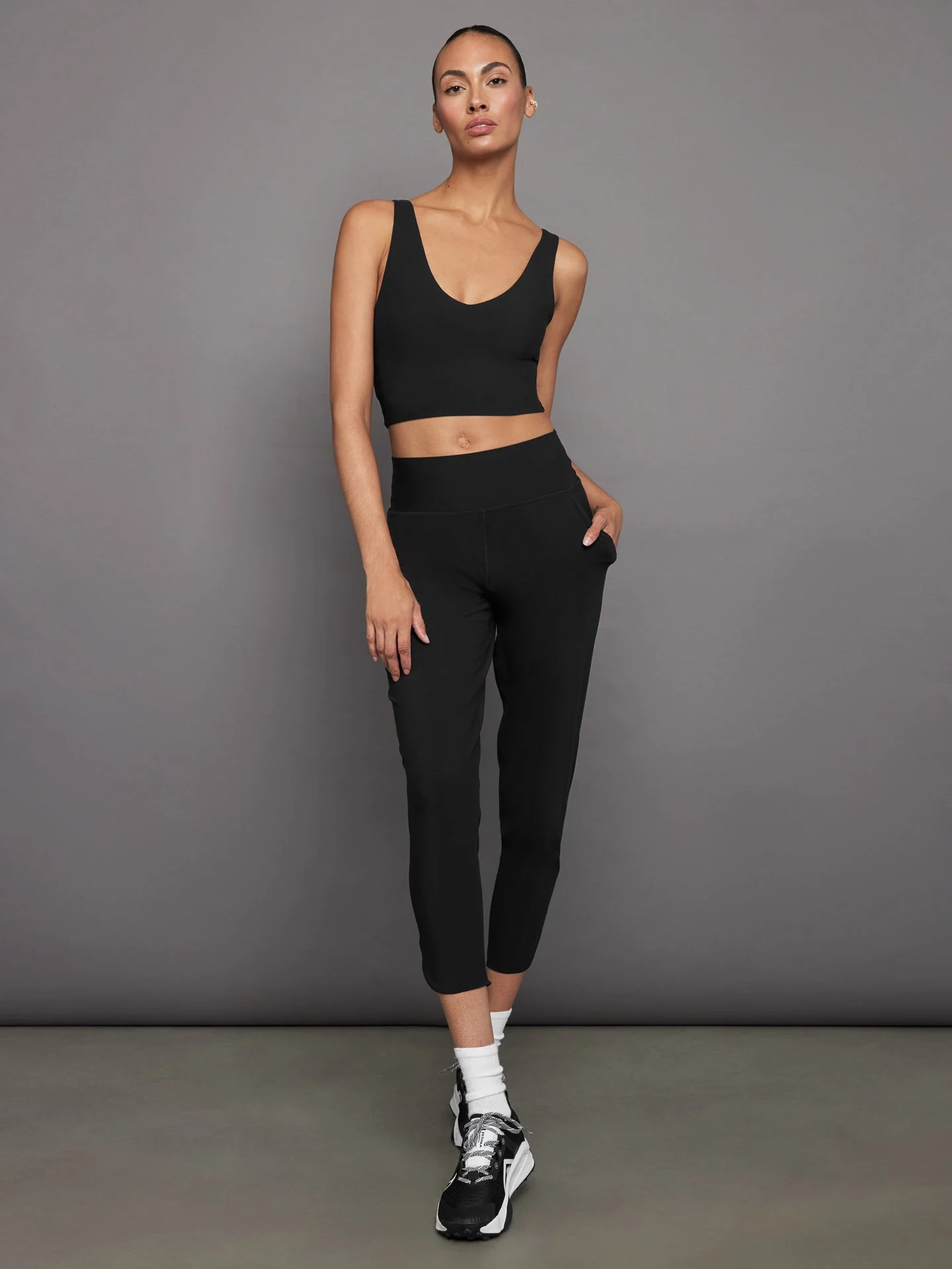 Carbon38 | V-Neck Longline Bra in Melt | Black - Image 2