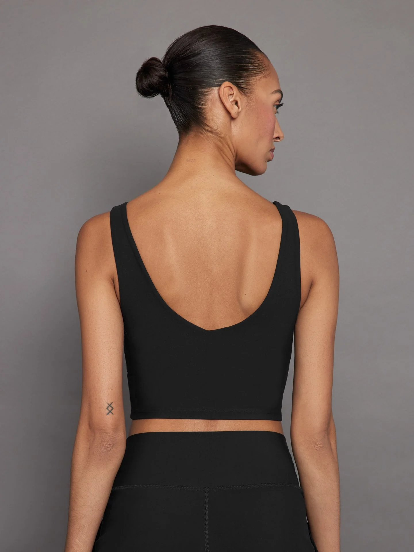 Carbon38 | V-Neck Longline Bra in Melt | Black - Image 3