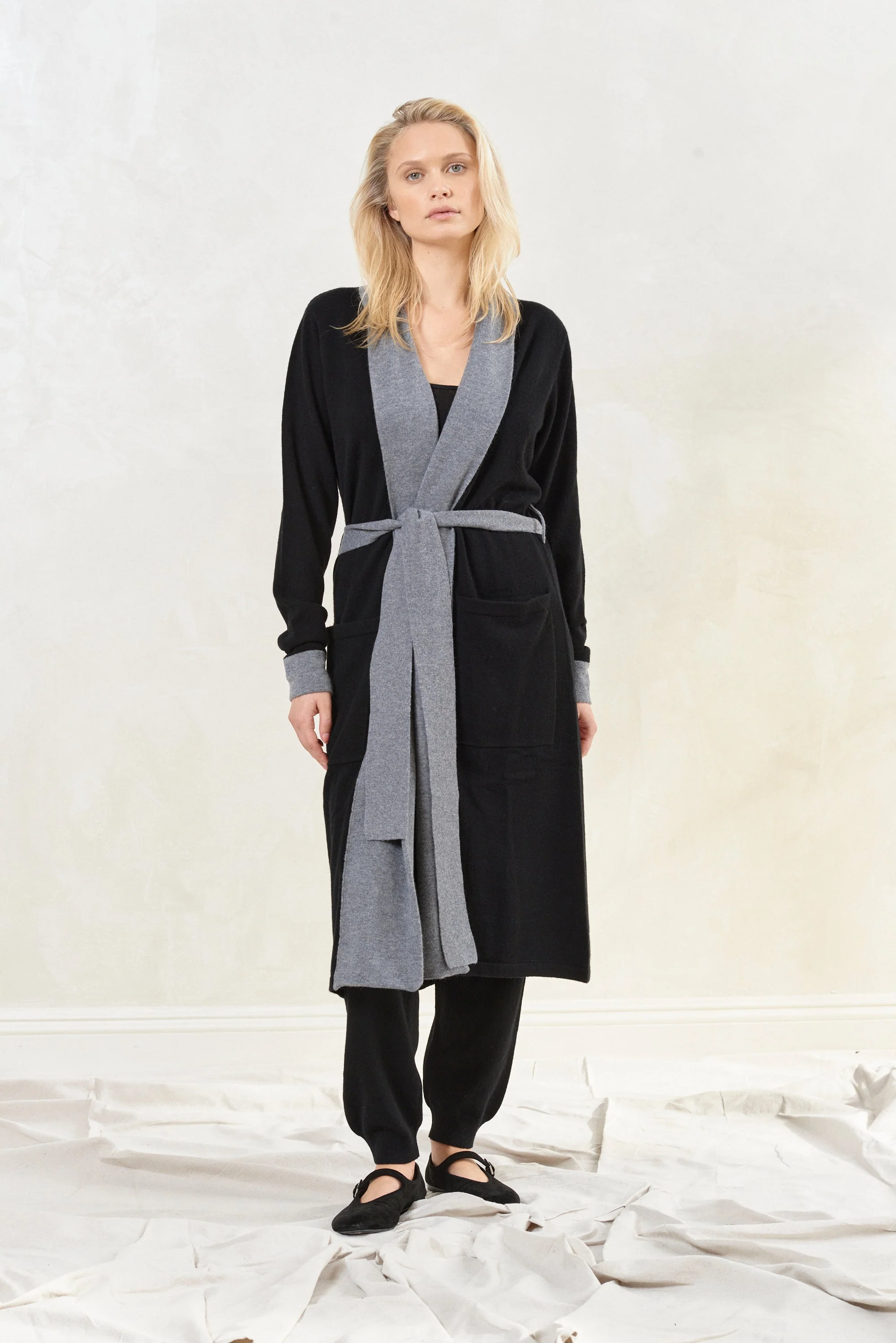 Cashmere Robe | Black/Grey - Image 3