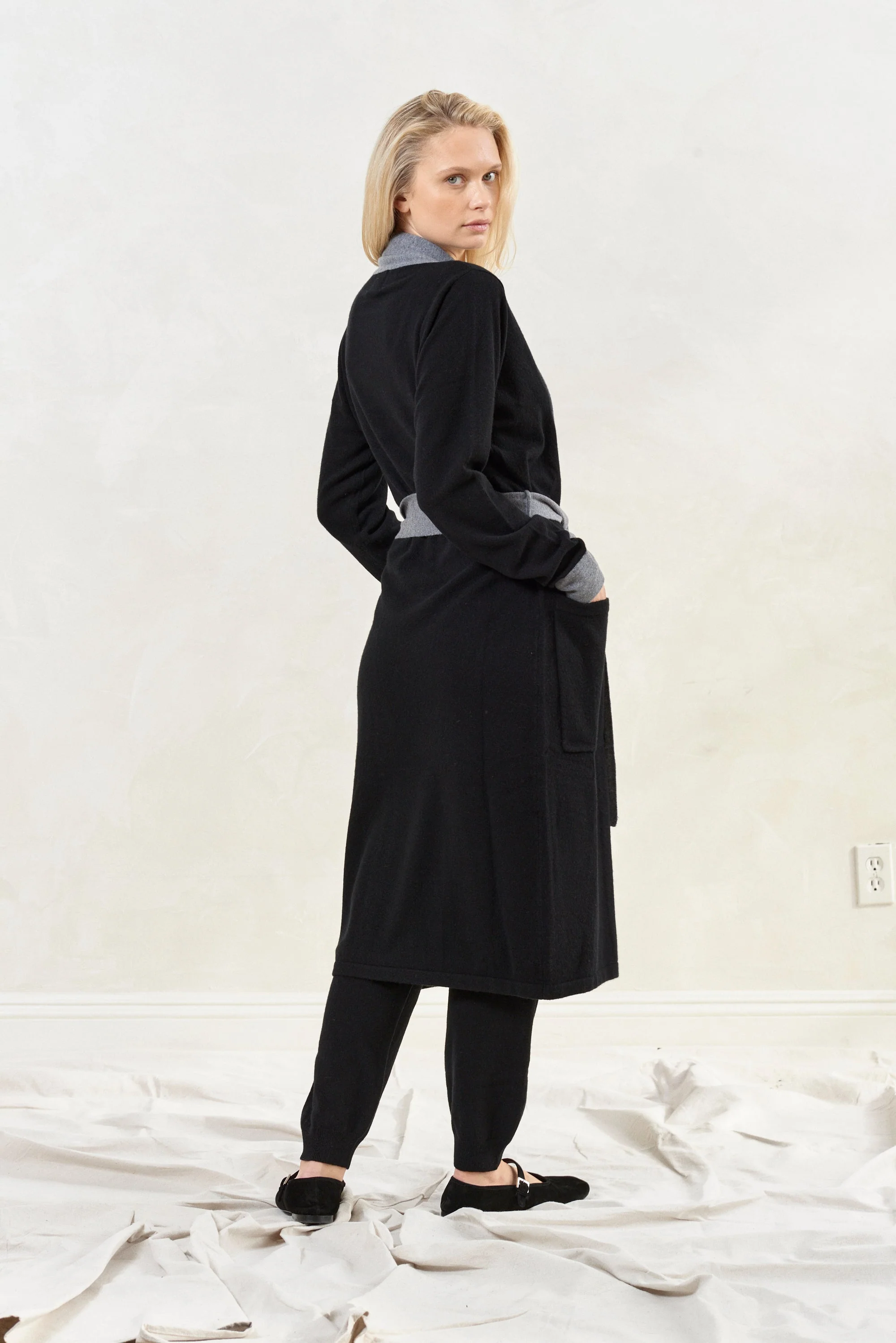 Cashmere Robe | Black/Grey - Image 4