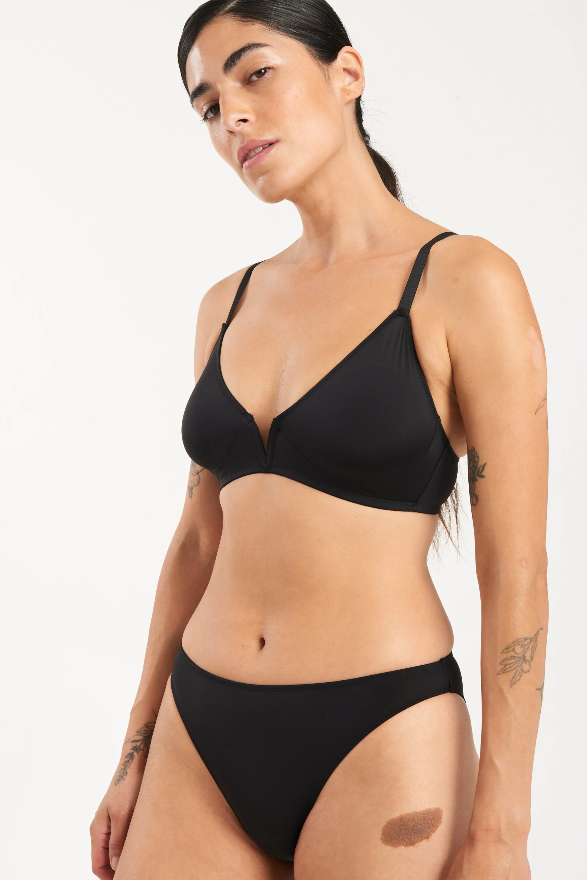 Nano Minimal V Wire Soft Cup Bra | Black - Image 3