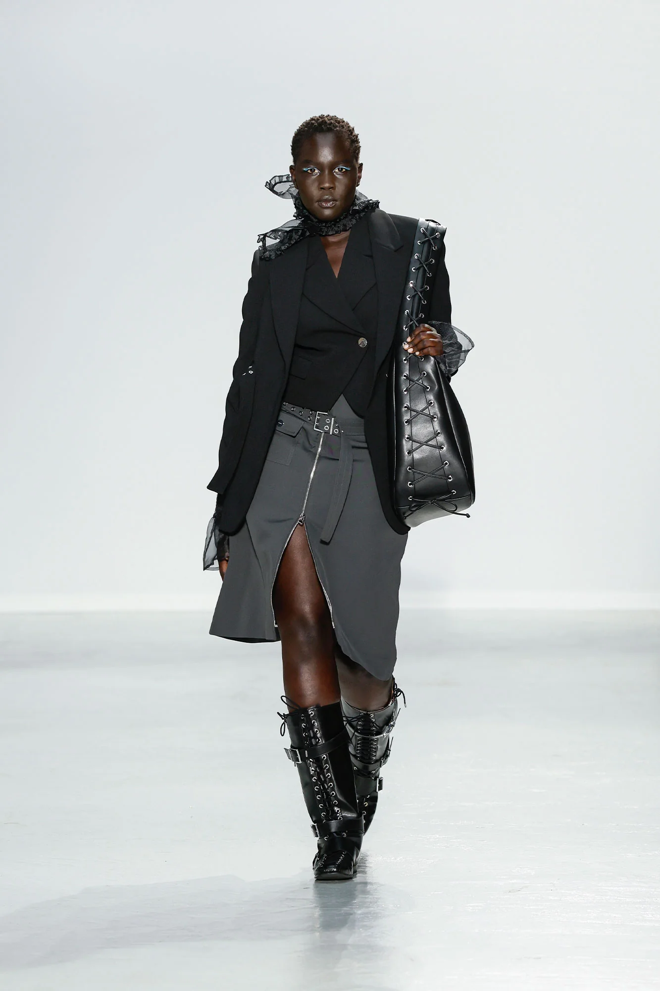 Bonded Crepe Vest | Black - Image 7