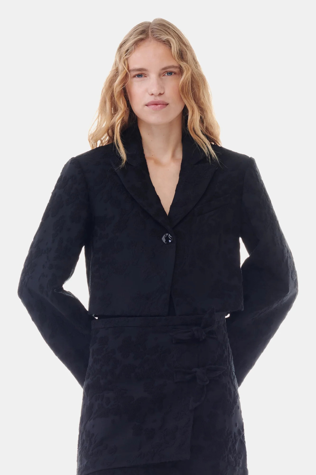 Boucle Jacquard Cropped Blazer | Black - Image 3