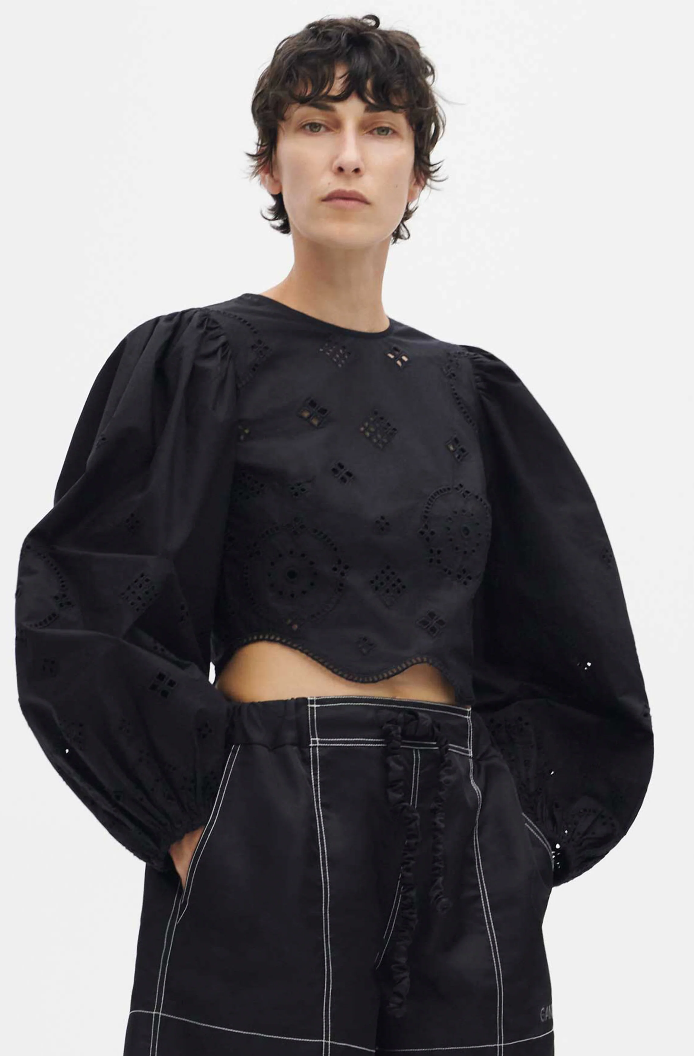 Broderie Anglaise Cropped Blouse | Black - Image 3