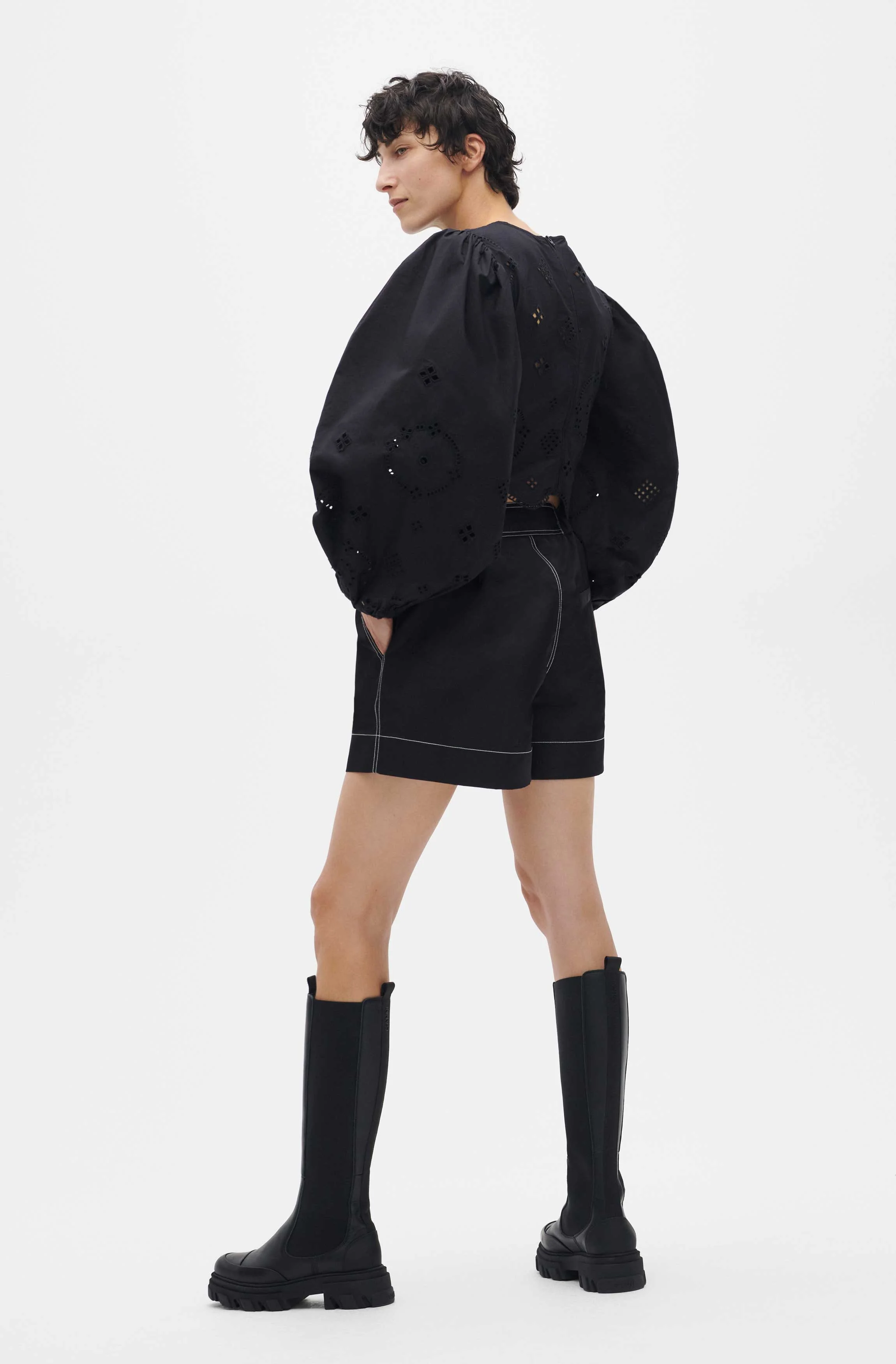 Broderie Anglaise Cropped Blouse | Black - Image 5