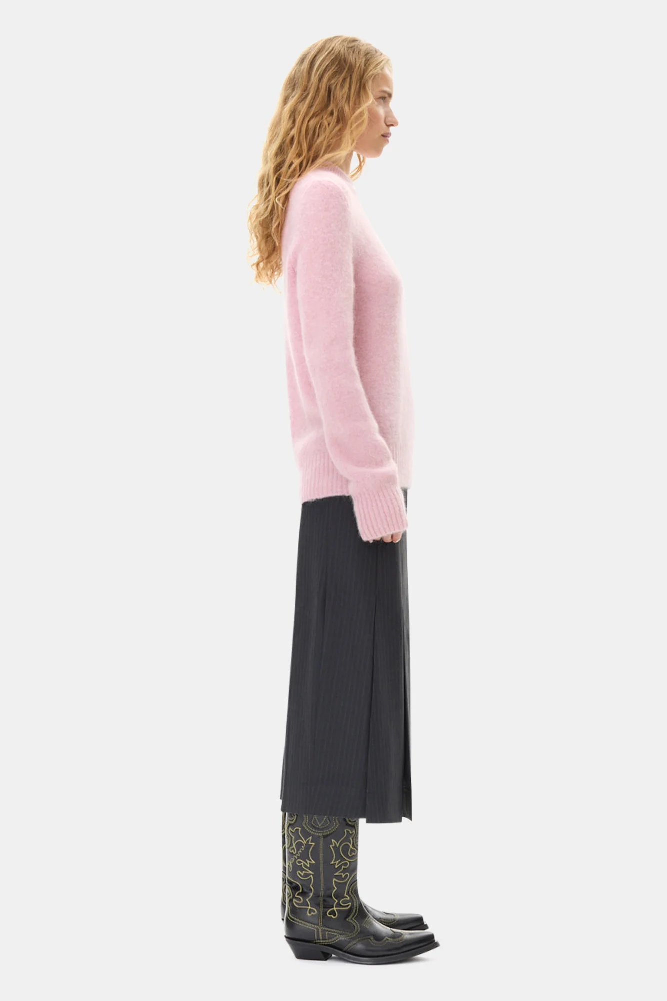 Brushed Alpaca O-Neck | Chalk Pink - Image 5