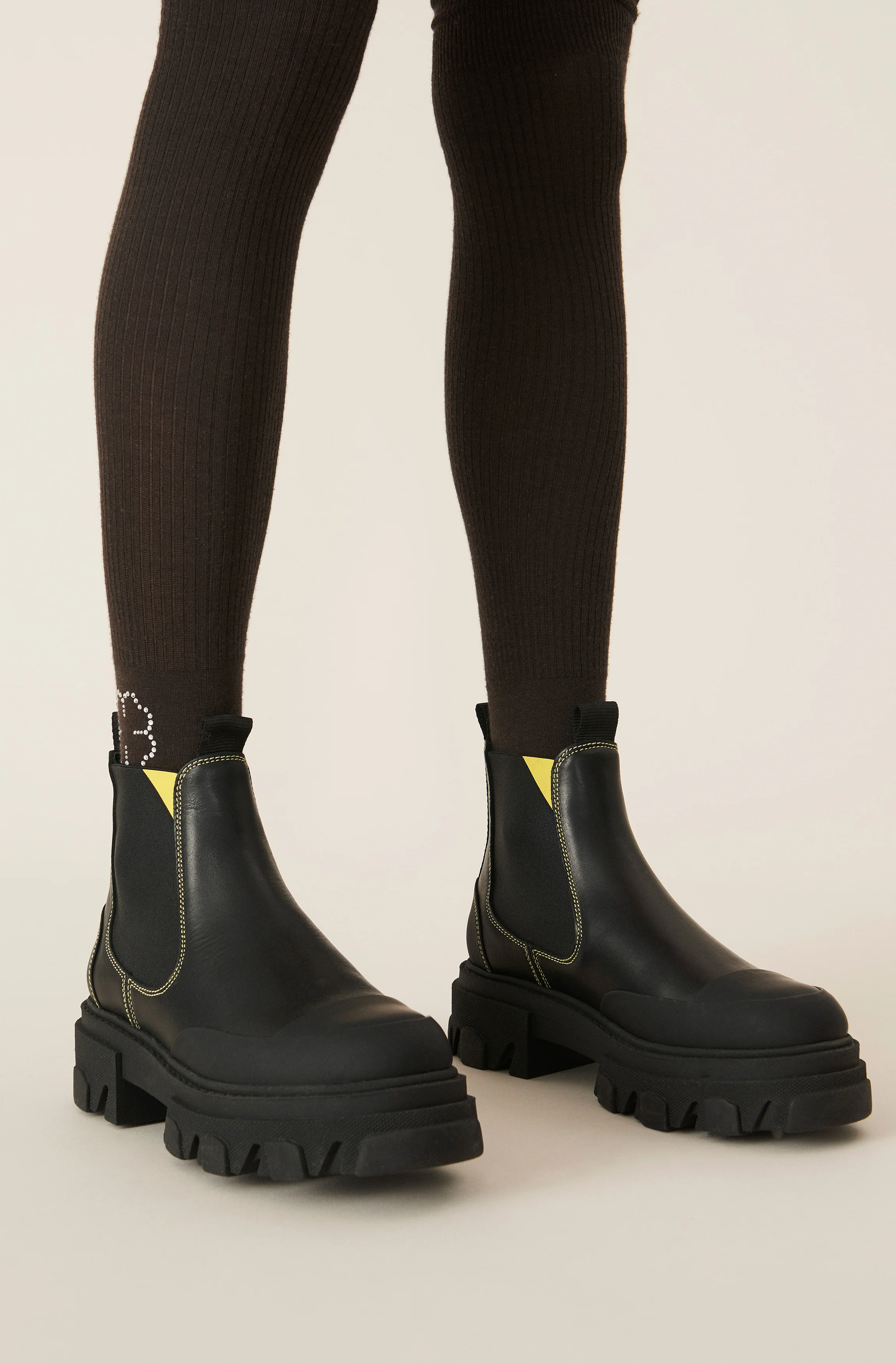 Calf Leather Low Chelsea Boot | Black - Image 3