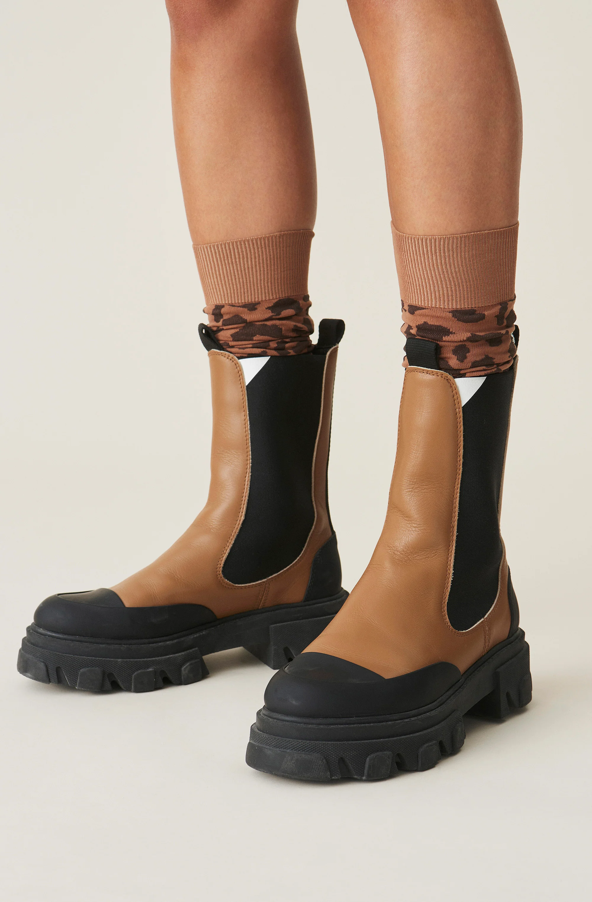 Calf Leather Mid Chelsea Boot | Tiger's Eye - Image 3