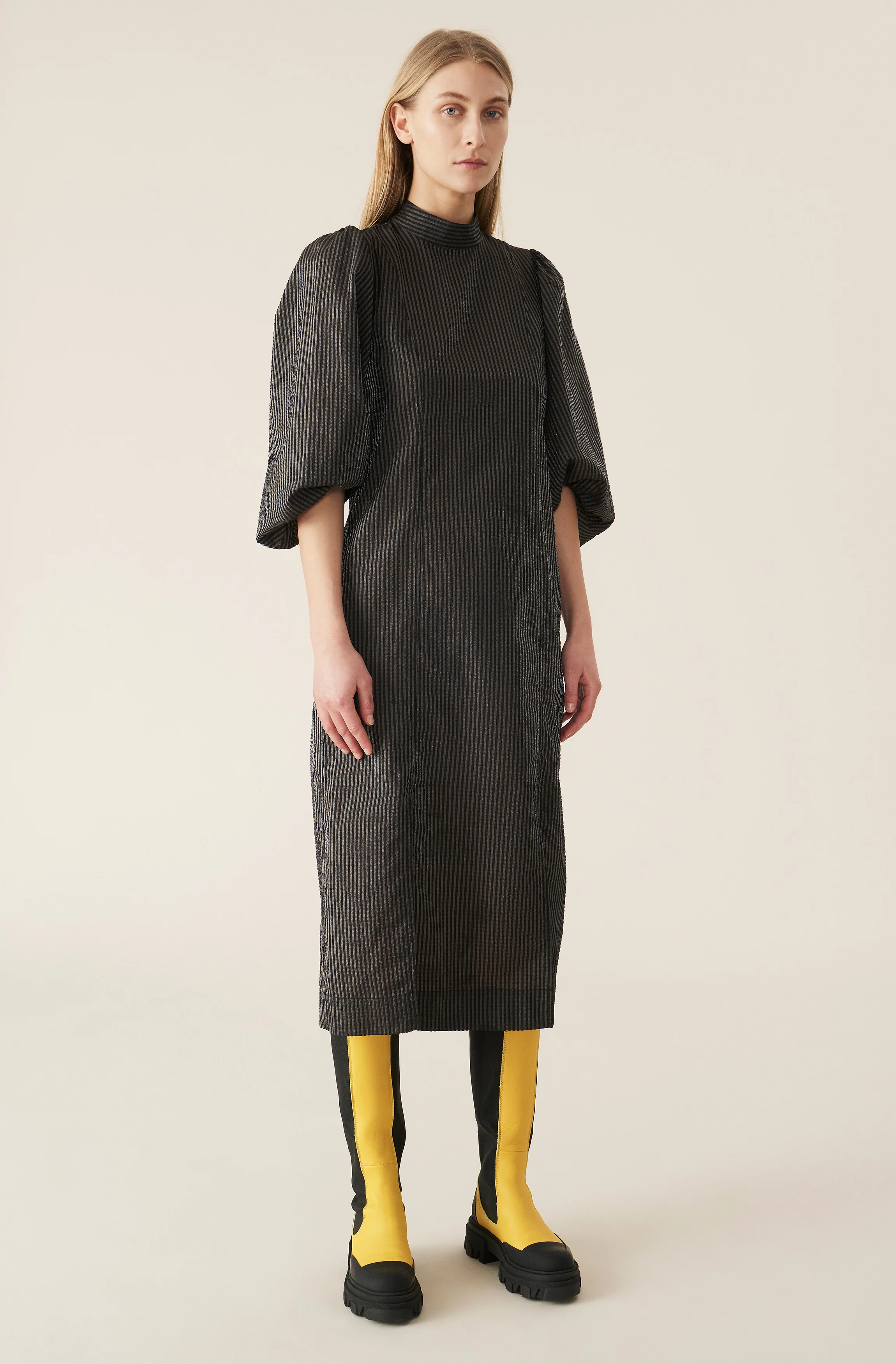 Check Seersucker Midi Dress | Black - Image 2