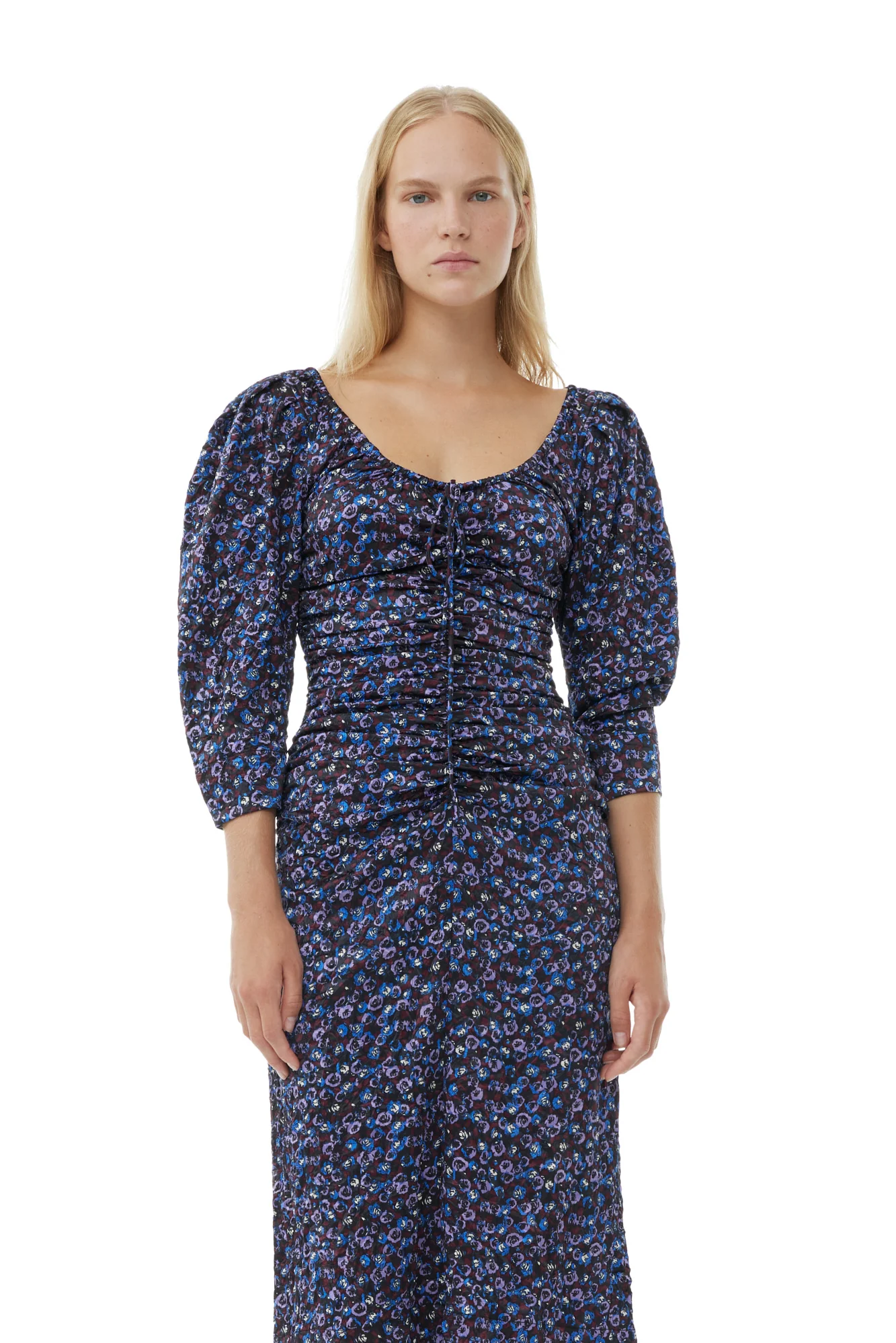 Crinkled Satin Gathered U-neck Midi Dress | Black - Image 2