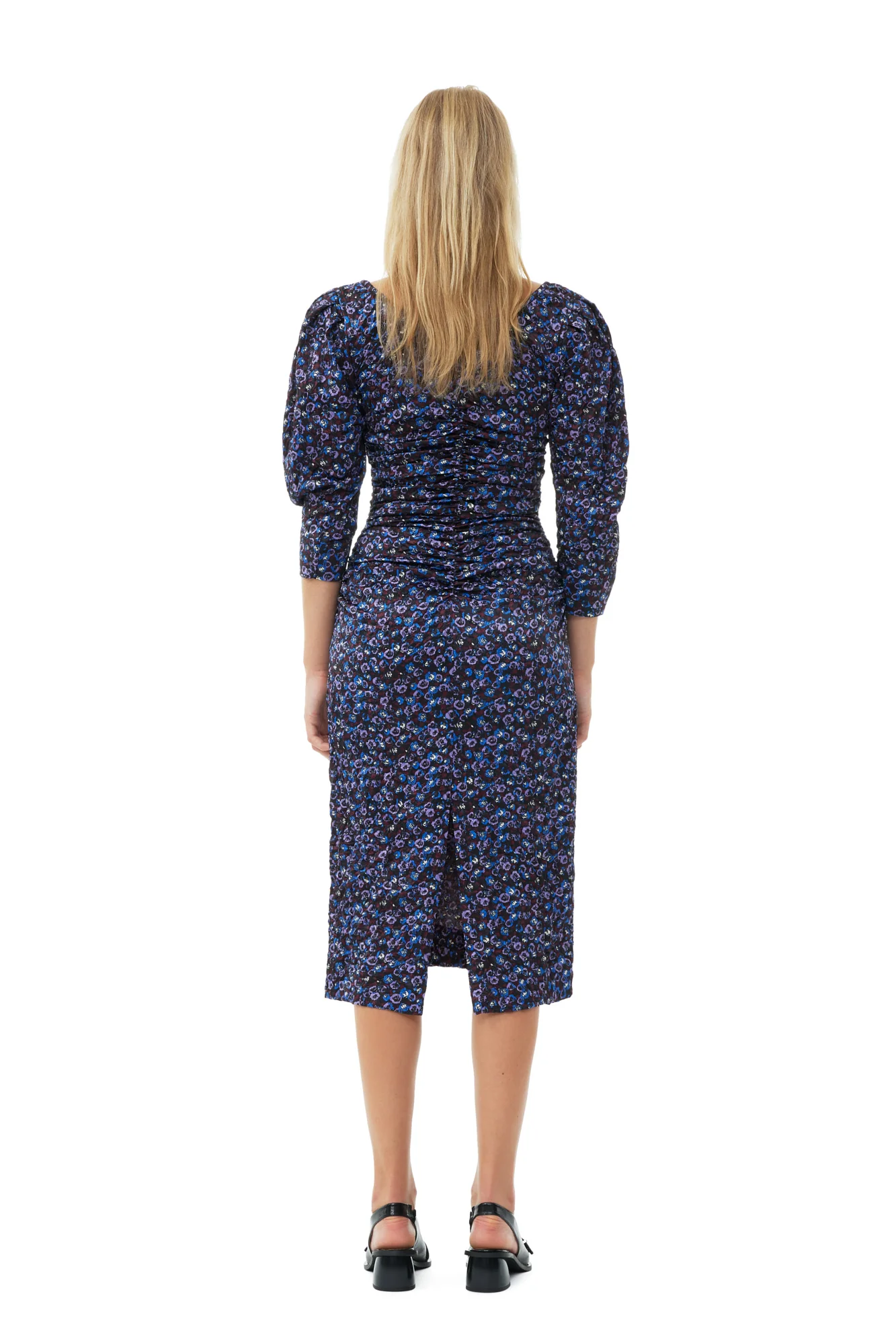 Crinkled Satin Gathered U-neck Midi Dress | Black - Image 4