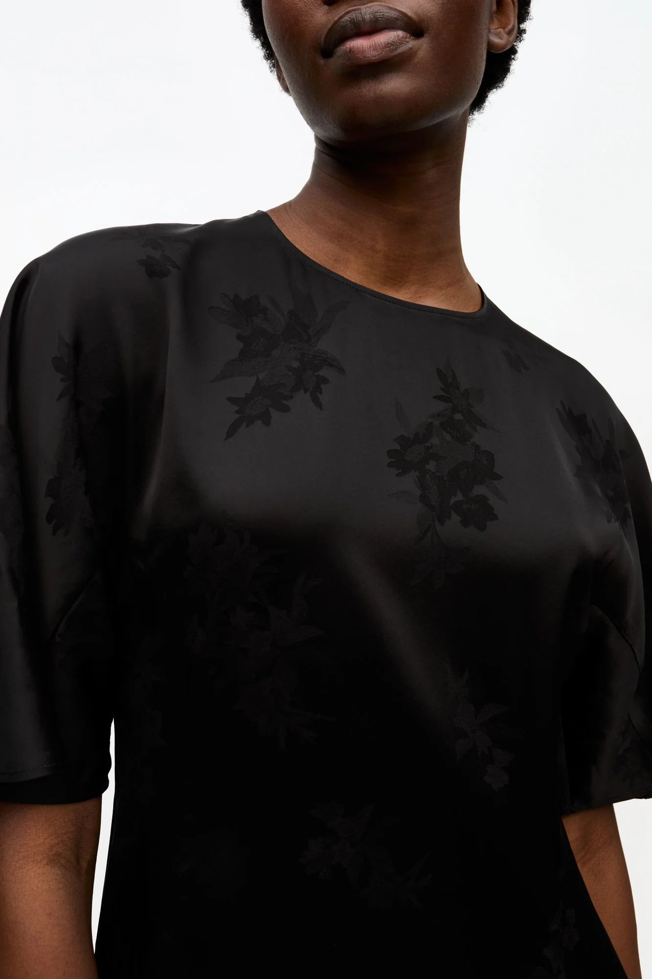 Fluid Satin Jacquard Slit Dress | Black - Image 5