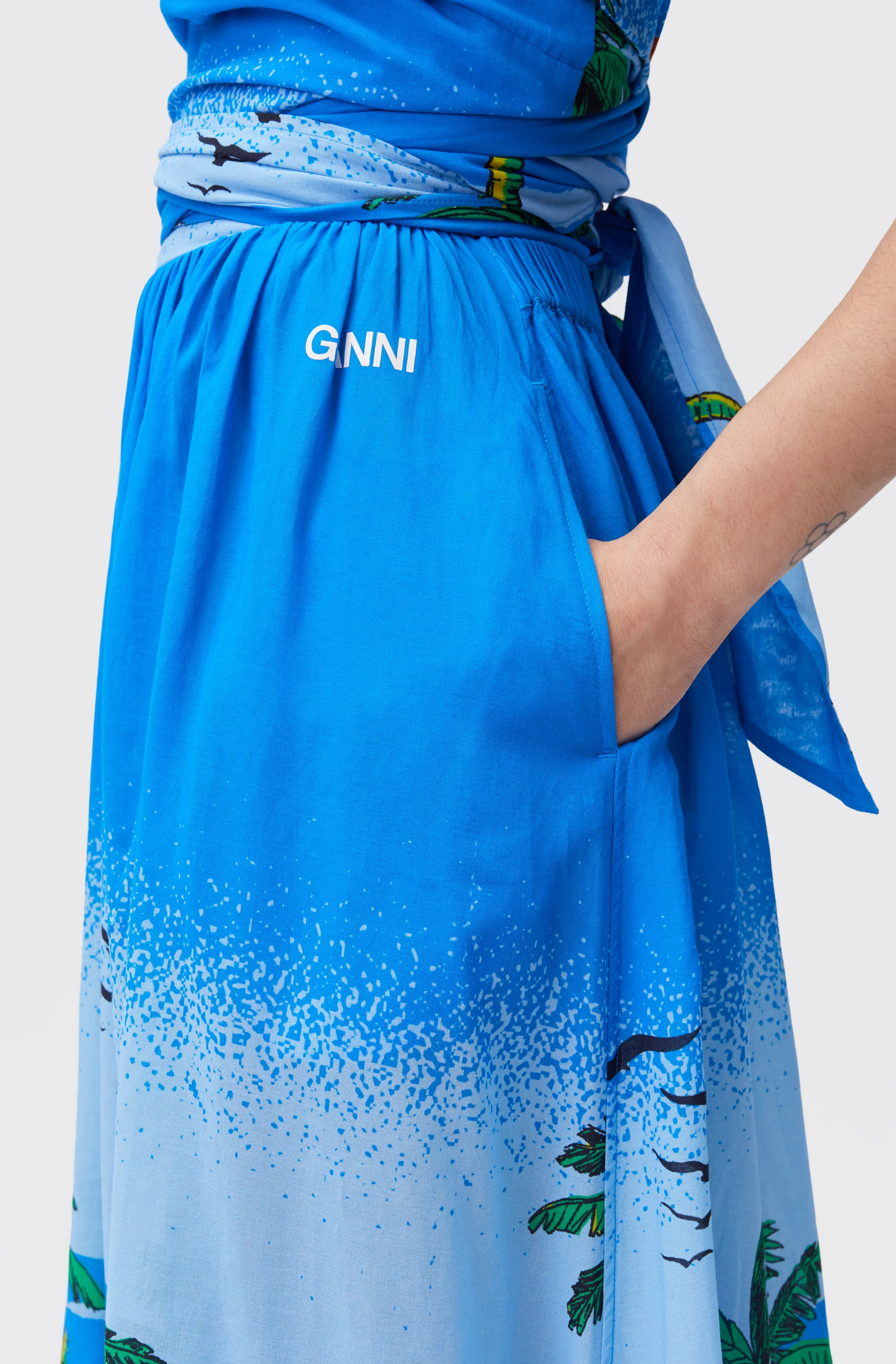 Multifunctional Beach Wrap | Palm Beach Cloisonne - Image 6