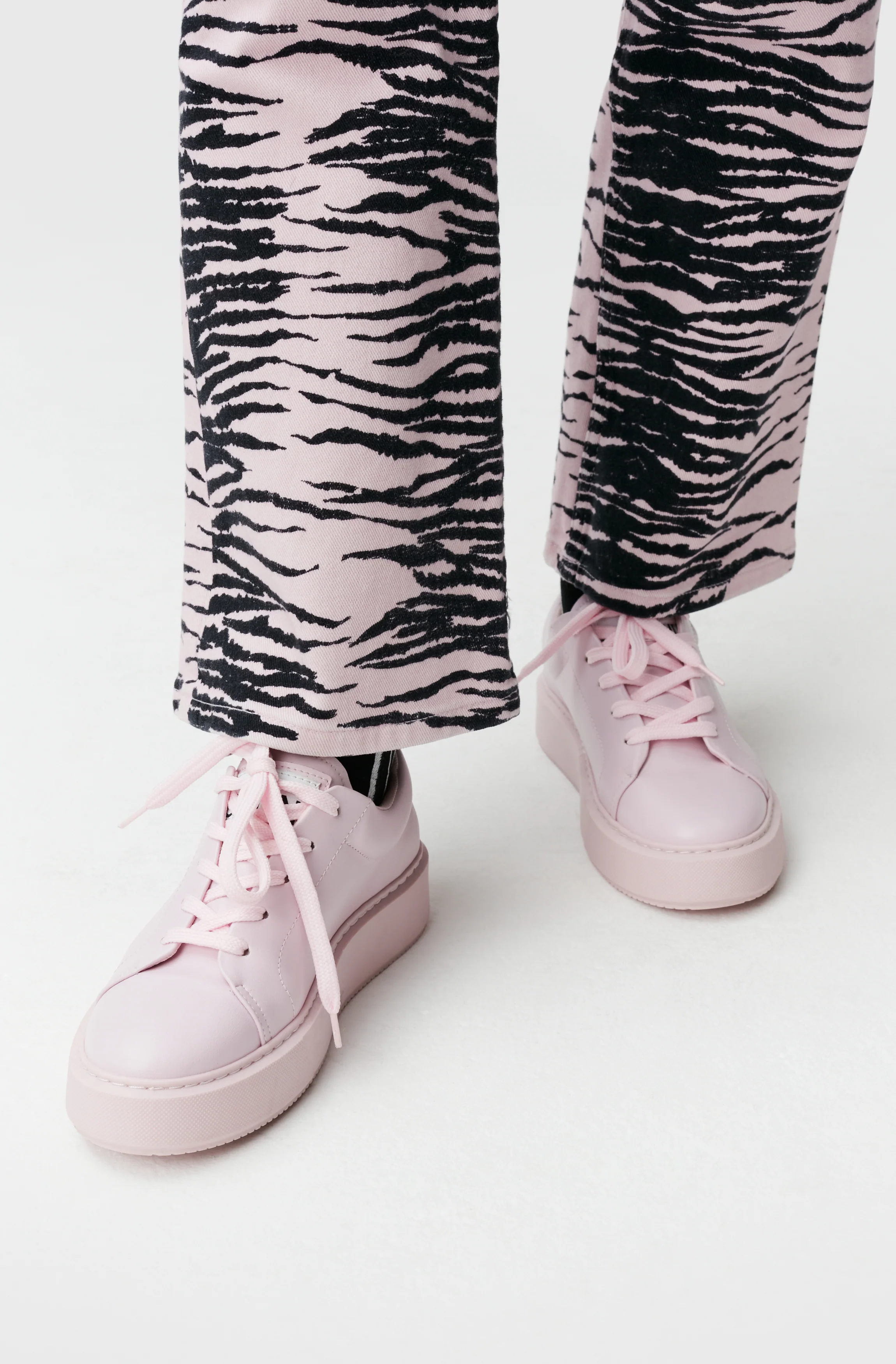 Sporty Sneakers | Pale Lilac - Image 4