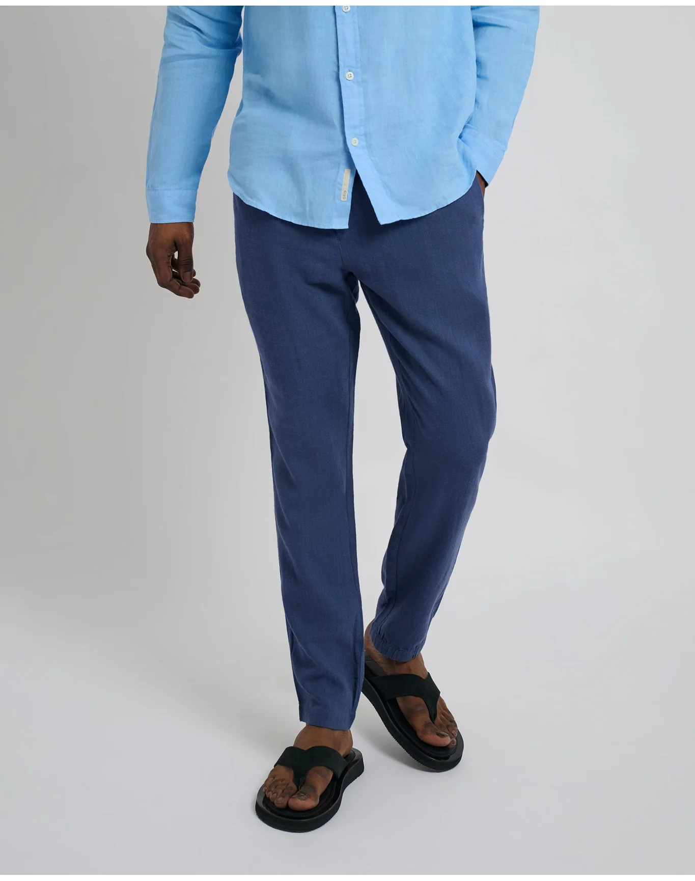 Men | Button Front Elastic Linen Pant | Vintage Indigo - Image 2