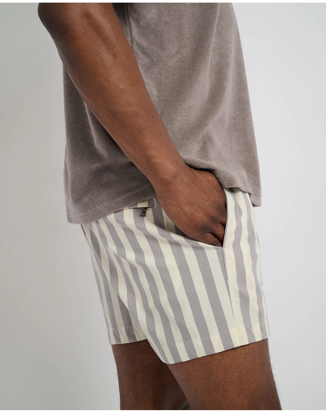 Men | Charles 4" Swim Trunk | Cinder Cream - Image 5