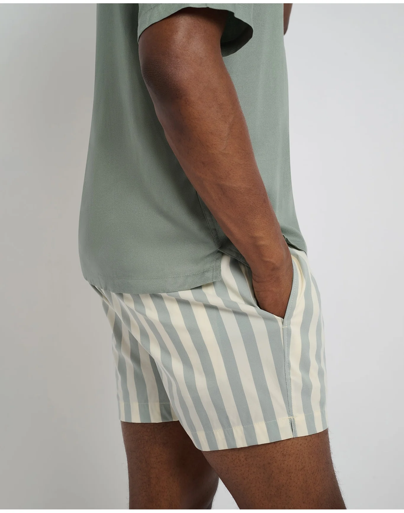 Men | Charles 4" Swim Trunk | Sage Cream - Image 2