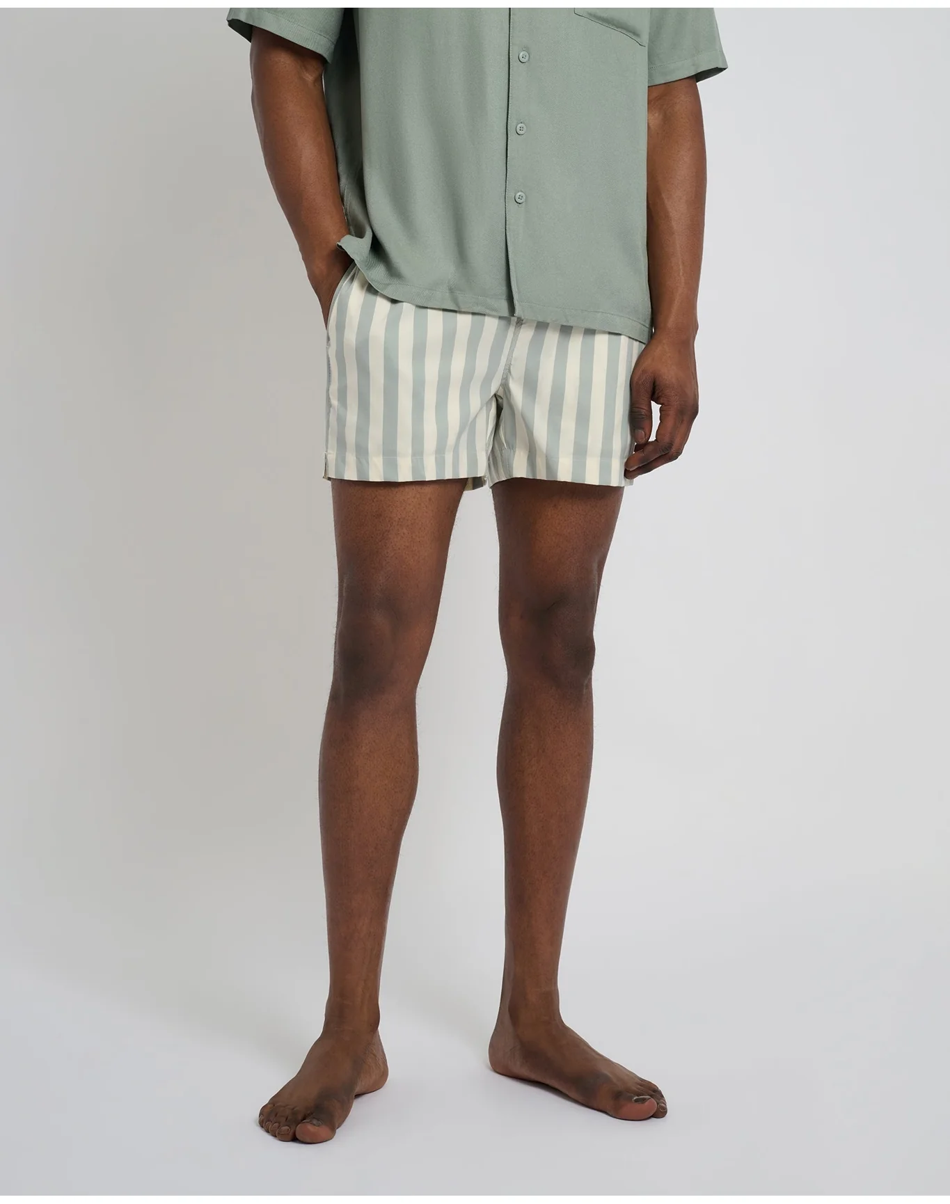 Men | Charles 4" Swim Trunk | Sage Cream - Image 3