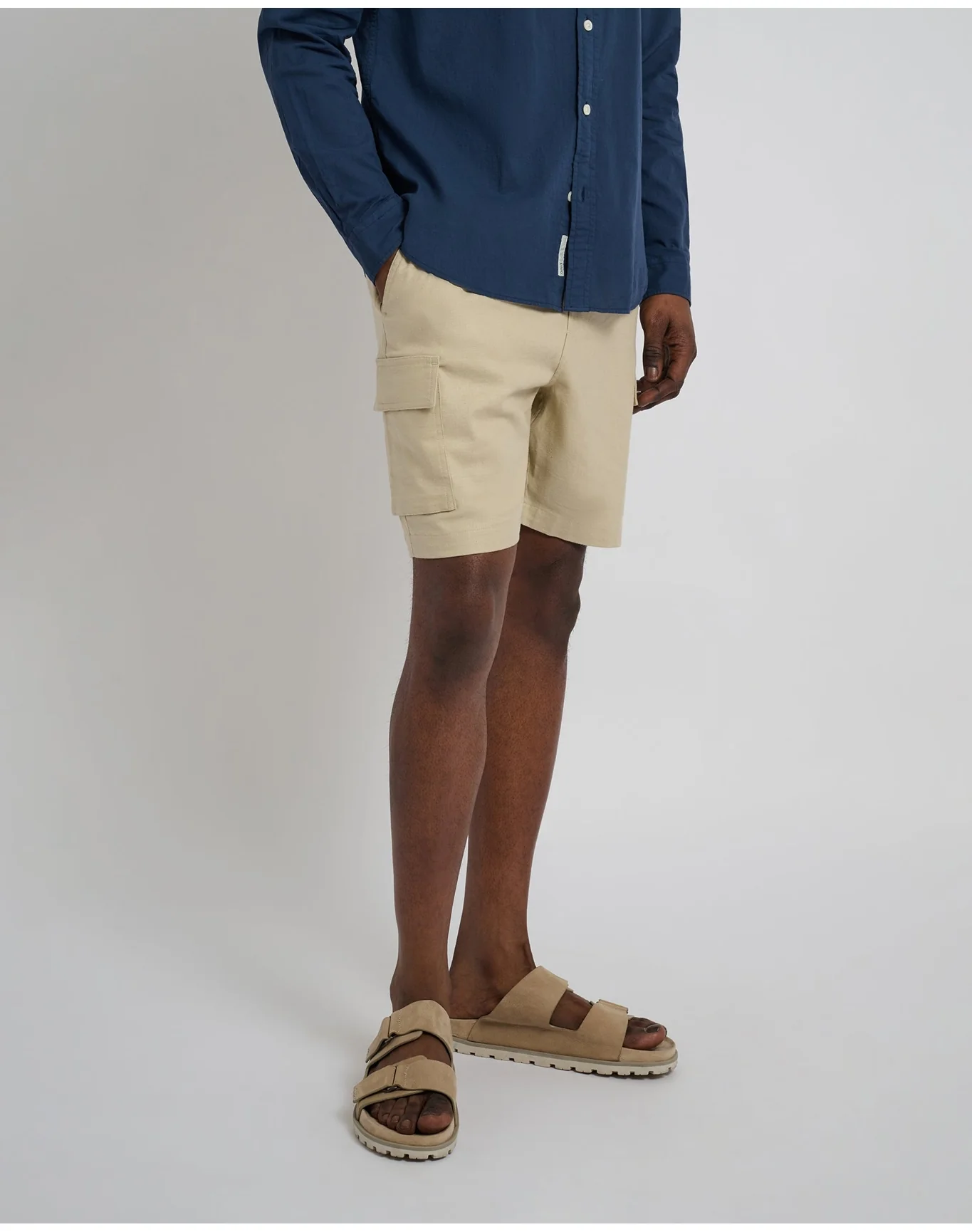 Men | Stretch Linen Pull On Cargo Short | Sand - Image 2