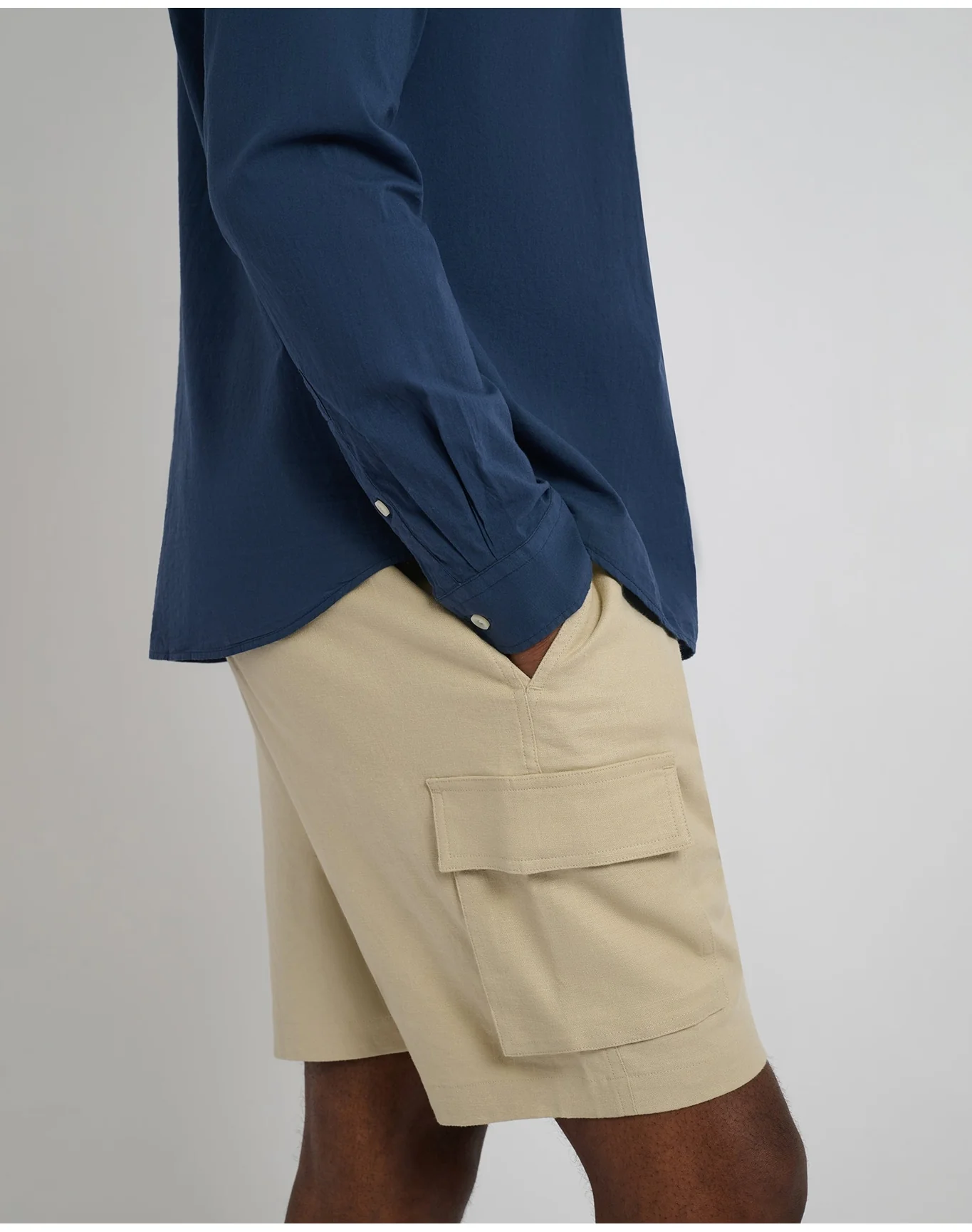 Men | Stretch Linen Pull On Cargo Short | Sand - Image 3