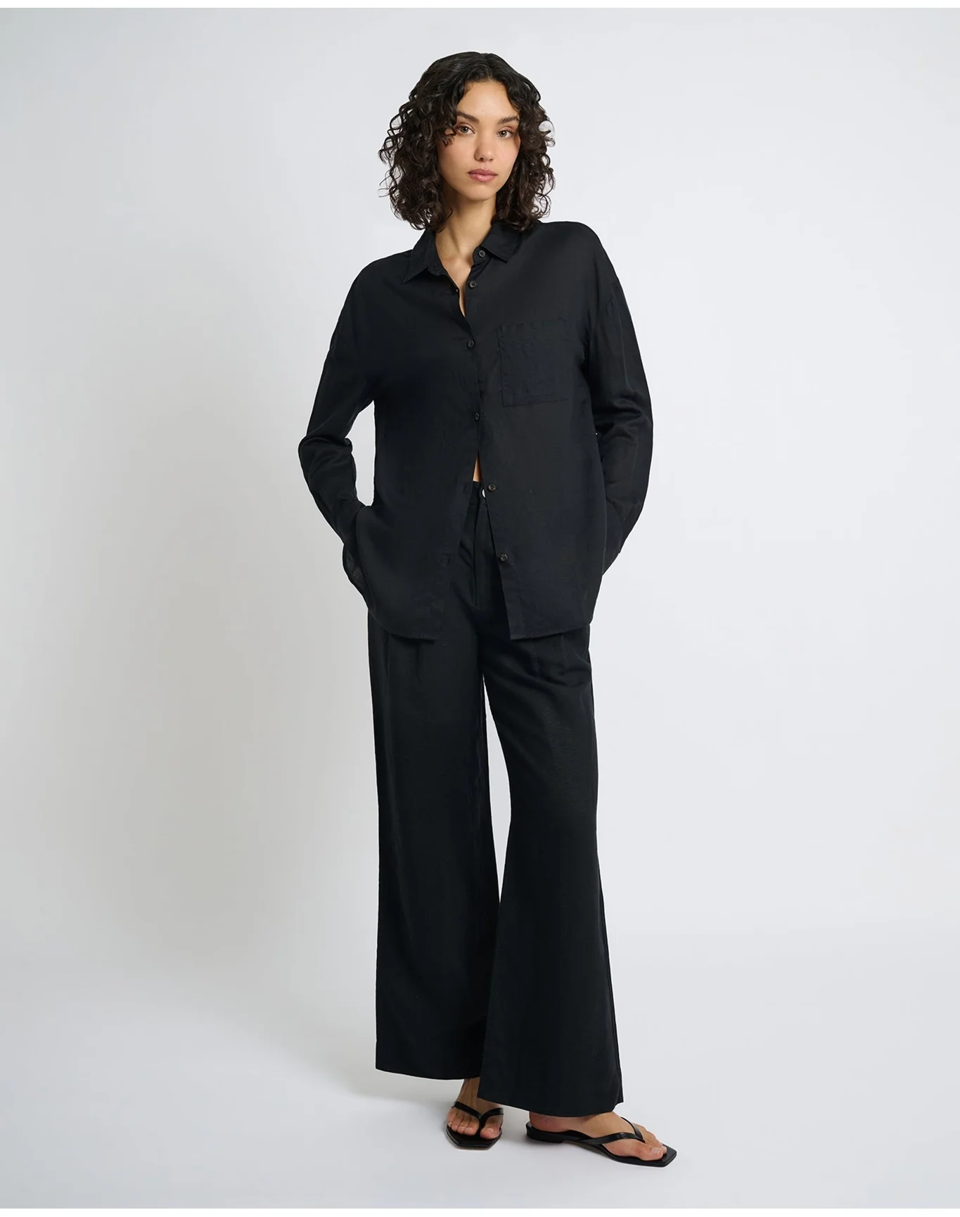Women | Air Linen Boyfriend Shirt | Black - Image 3