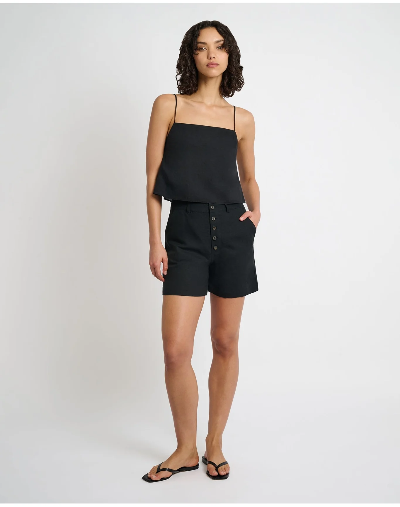 Women | Air Linen Boyfriend Short | Black - Image 3